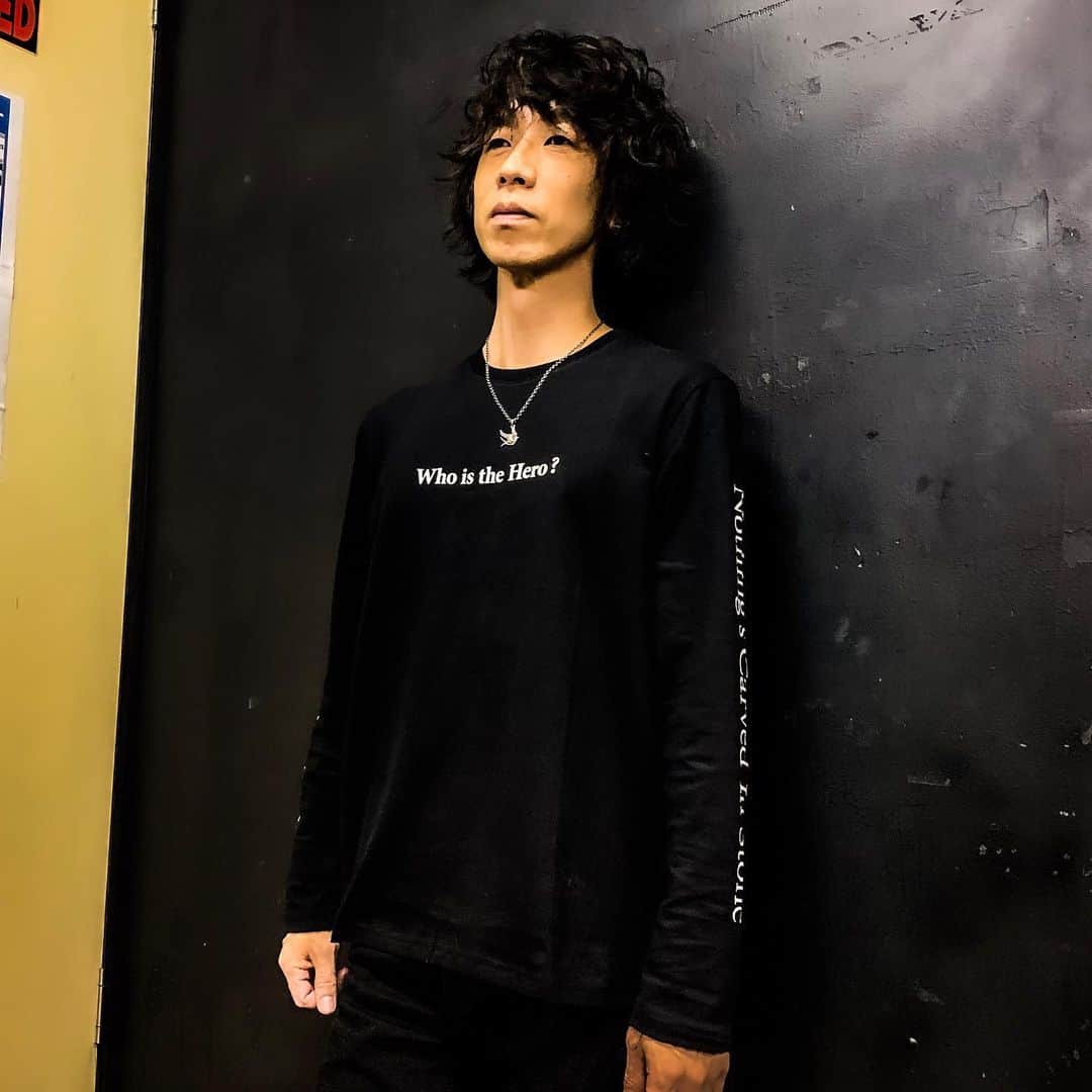 Nothing’s Carved In Stoneさんのインスタグラム写真 - (Nothing’s Carved In StoneInstagram)「【着用写真】﻿ Who is the hero? ロングTシャツ（黒）4,000円﻿ SIZE：S / M / L / XL（大喜多 XL着用）﻿ ※白も販売しています。﻿ ﻿ #nothingscarvedinstone #ナッシングス #ncis #silversunrecords #byyourside」10月15日 18時32分 - nothingscarvedinstone