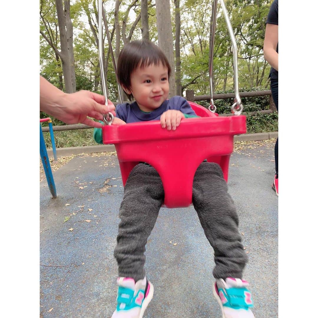 川崎希さんのインスタグラム写真 - (川崎希Instagram)「ブランコに乗るとすごく笑顔🥰🥰🥰 #公園 #ブランコ」10月15日 18時44分 - kawasakinozomi
