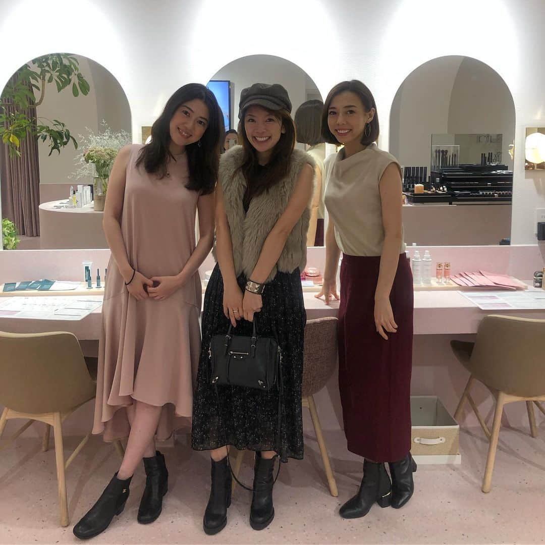 三浦マキさんのインスタグラム写真 - (三浦マキInstagram)「Autumn mood.. I LOVE MATAGI style😂 みんなにマタギと揶揄されながらも笑、気がつけば秋はファーベストばかり。 好きな物は永遠に着る派です。 だけど昨日、別のファーストール落として無くしました…断捨離ってことですね。 * * * #fashion #2019aw #ecofur#エコファー」10月15日 19時32分 - makimiura__la