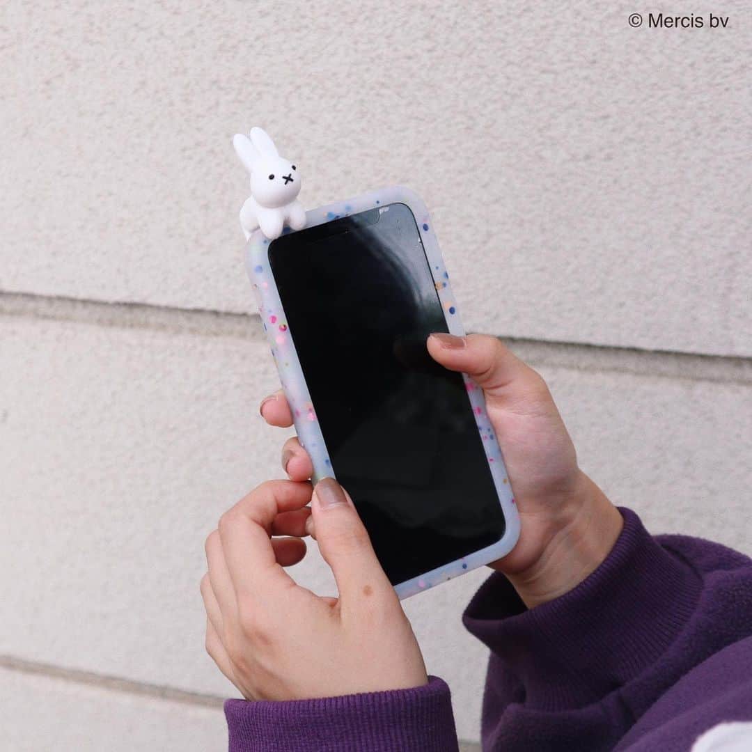 merry jennyさんのインスタグラム写真 - (merry jennyInstagram)「【 new arrival item 】 ㅤㅤㅤㅤㅤㅤㅤㅤㅤㅤㅤㅤㅤ 来週 10/26 (sat) 発売予定！ checkをお見逃しなく♡ ㅤㅤㅤㅤㅤㅤㅤㅤㅤㅤㅤㅤㅤ official web store RUNWAY channel では 10/25 (fri) 12:00 ~ 発売予定です。 ㅤㅤㅤㅤㅤㅤㅤㅤㅤㅤㅤㅤㅤ (( dick bruna × merry jenny collaboration item ! )) ㅤㅤㅤㅤㅤㅤㅤㅤㅤㅤㅤㅤㅤ ㅤㅤㅤㅤㅤㅤㅤㅤㅤㅤㅤㅤㅤ 01 ◯ うさぎさんたちのiPhone case col : lavender size : iPhone 7 / 8 ¥5,000+tax ㅤㅤㅤㅤㅤㅤㅤㅤㅤㅤㅤㅤㅤ 02 ◯ うさぎさんたちのiPhone case col : off white size : iPhone X / Xs ¥5,000+tax ㅤㅤㅤㅤㅤㅤㅤㅤㅤㅤㅤㅤㅤ ㅤㅤㅤㅤㅤㅤㅤㅤㅤㅤㅤㅤㅤ #merryjenny #メリージェニー #CHICish #autumn #2019aw  #dickbruna #うさぎ」10月15日 19時33分 - merryjenny_instagram