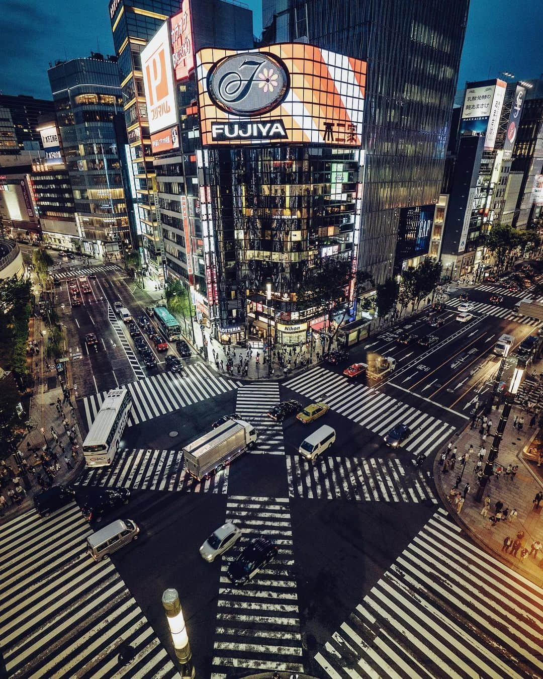 masayaさんのインスタグラム写真 - (masayaInstagram)「Sukiyabashi cross Ginza Tokyo 2020年に向けて、#20CHEERSFORTOKYO に皆さんも参加しませんか？ #TokyoTokyo　#20CheersforTokyo　#downtown　#tokyotokyooldmeetsnew @tokyotokyooldmeetsnew #PR」10月15日 19時38分 - moonlightice