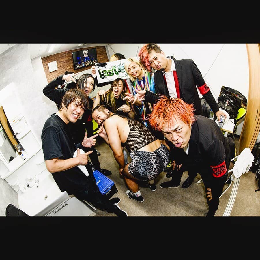 N∀OKIさんのインスタグラム写真 - (N∀OKIInstagram)「20th Anniversary Beginning of the Story 〜We are ROTTENGRAFFTY〜  高松 festhalle w/Fear, and Loathing in Las Vegas  網シャツチーター降臨 笑いまくって  バッチリキッチリ 毎度漲り更新曲 至福ライブ行脚三昧  当たり前じゃ無い 毎度毎夜 誠にありがとう ございました  写真 @ninjajon  #FearandLoathinginLasVegas #ROTTENGRAFFTY」10月15日 19時51分 - chairoy1945