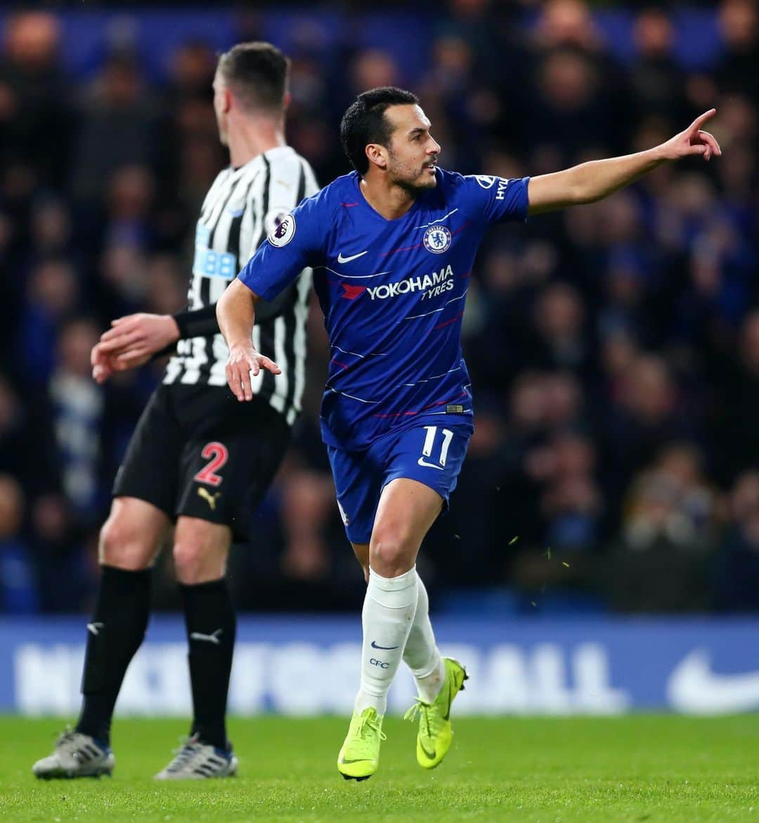 チェルシーFCさんのインスタグラム写真 - (チェルシーFCInstagram)「🧐 SPOT THE DIFFERENCE! 🕵️‍♂️ Can you find the five missing things in picture two of @_pedro17_’s celebration v Newcastle last season? #CFC #Chelsea #CFCSpotTheDifference」10月15日 20時10分 - chelseafc