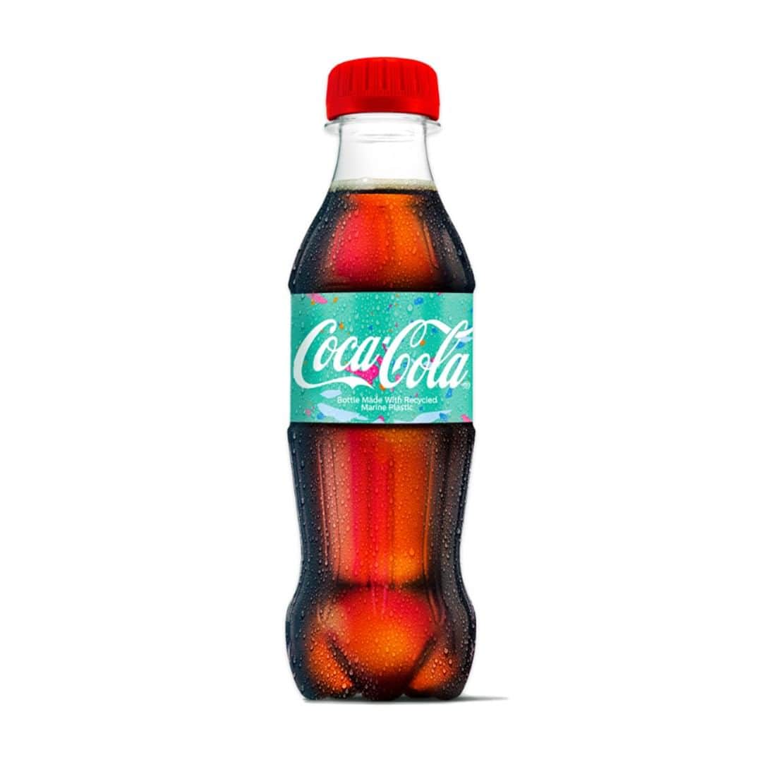 HYPEBEASTさんのインスタグラム写真 - (HYPEBEASTInstagram)「#hypelife: @cocacola has introduced the world’s first bottle made from recycled ocean plastic waste. As a part of its plan to roll out enhanced recycled content in its products for 2020, the innovative bottles have been crafted from 25 percent marine waste collected by volunteers during 84 beach cleanups. If Coca-Cola is able to meet its goal and eliminate the concept of single-use plastic and plastic waste altogether, it’ll be the first fast-moving consumer goods company to function without traditional plastic waste packaging.⁠ Photo: Coca-Cola⁠」10月15日 20時10分 - hypebeast