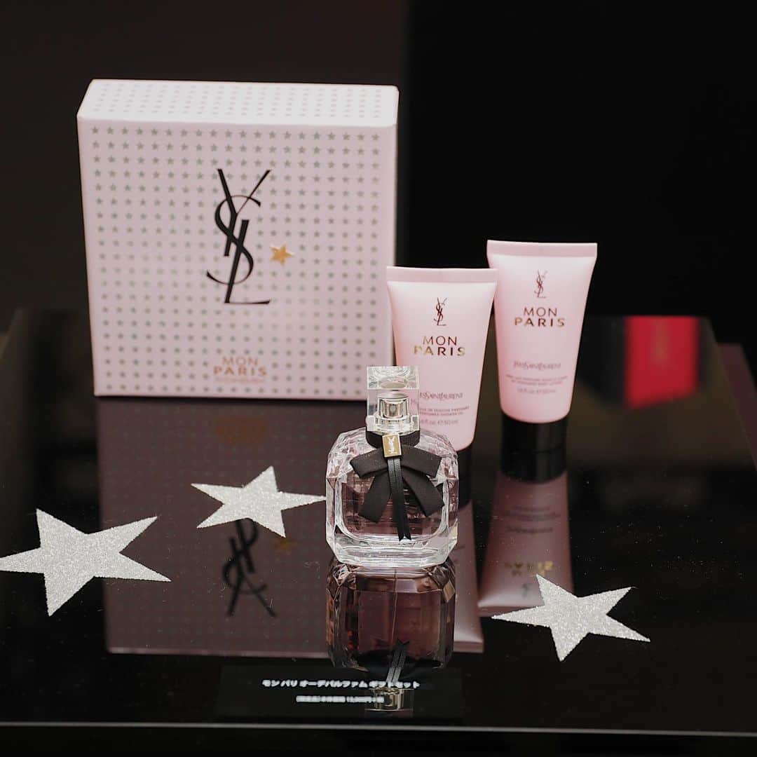 西原有紀さんのインスタグラム写真 - (西原有紀Instagram)「𝚈𝚂𝙻 𝙱𝚎𝚊𝚞𝚝𝚢 𝟸𝟶𝟷𝟿 𝙽𝙾𝙴𝙻 𝙴𝚅𝙴𝙽𝚃 💄 • • • イヴ・サンローラン・ボーテは、Xmasシーズンに向けた新作のNOELコレクション「HIGH ON STARS」とジェンダレスな香りが魅力の新作香水「LIBRE EAU DE PARFUME」の発売を記念した”YSL Beauty 2019 NOEL EVENT”に行ってきました💋💄 気品溢れるエグゾチックな香りが印象的で、コスメも新色カラーの発色の良さとパールのきめ細やかさがGoodでした👍 パッケージもゴールドに星のモチーフでゴージャス感がPLUSして、ワクワクする空間でした☺️💫 たくさんの種類があるので、使って、楽しみたいです❤️ #YSLノエル #リブレ」10月15日 20時21分 - u_ki0211