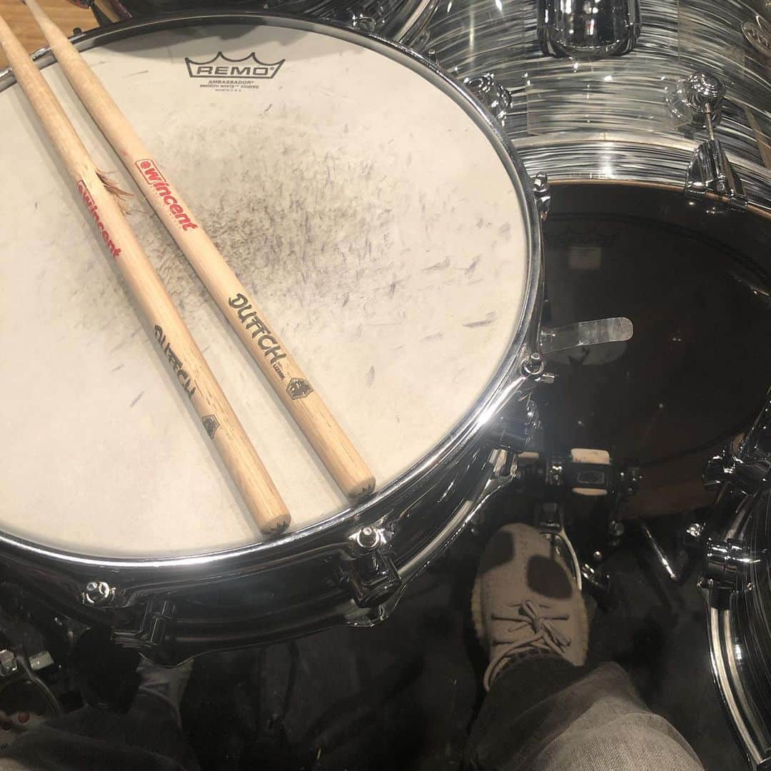 のインスタグラム：「リハ2本目‼️ KYONOさんリハ🤘  叩ける事に  感謝。  #wincentdrumsticks」