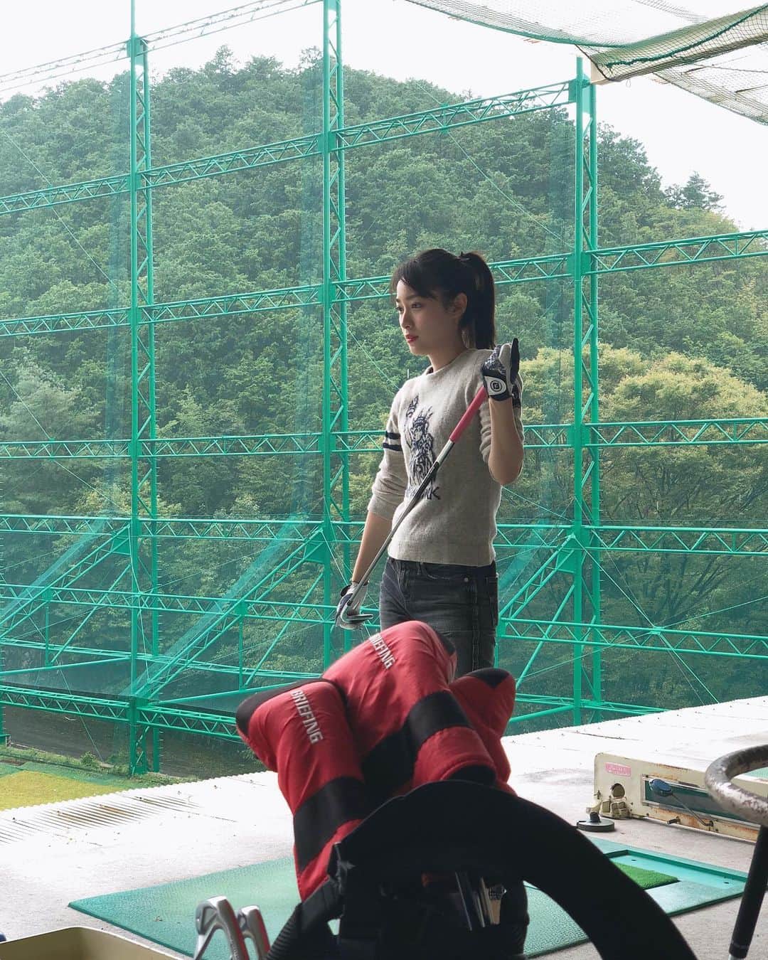熊谷江里子さんのインスタグラム写真 - (熊谷江里子Instagram)「小学生以来、久しぶりに父とゴルフの練習へ🏌️‍♀️ 久々だったので全然スイングが安定しなかった。。 コース出られるように頑張ろ😣 #ゴルフ #ゴルフ女子 #特訓中」10月15日 20時40分 - eriko___kumagai
