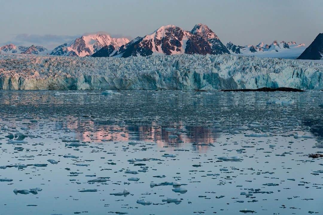 ナショナルジオグラフィックさんのインスタグラム写真 - (ナショナルジオグラフィックInstagram)「Photos by Renan Ozturk @renan_ozturk | A little piece of what we are fighting for—hoping the Arctic still looks like this for the next generation. Follow @renan_ozturk for more imagery of areas severely affected by climate change. #climatechangeisreal #naturenow」10月16日 6時36分 - natgeo