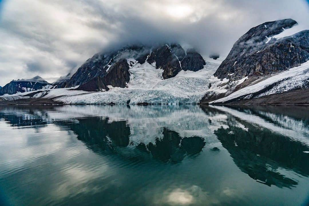 ナショナルジオグラフィックさんのインスタグラム写真 - (ナショナルジオグラフィックInstagram)「Photos by Renan Ozturk @renan_ozturk | A little piece of what we are fighting for—hoping the Arctic still looks like this for the next generation. Follow @renan_ozturk for more imagery of areas severely affected by climate change. #climatechangeisreal #naturenow」10月16日 6時36分 - natgeo