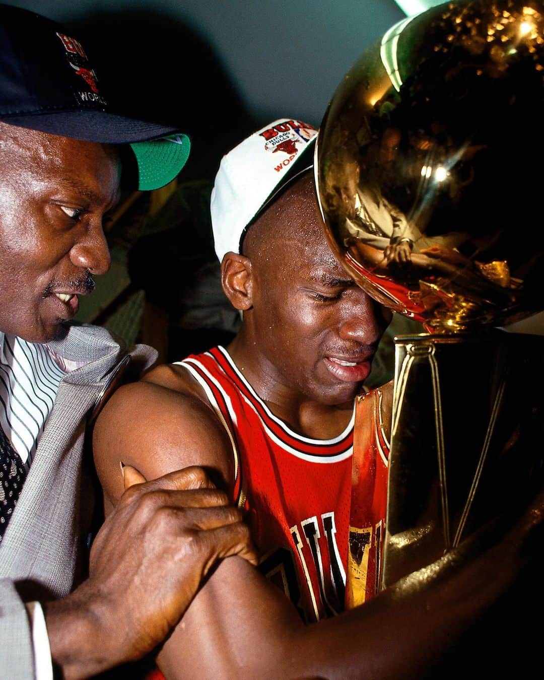 HYPEBEASTさんのインスタグラム写真 - (HYPEBEASTInstagram)「@hypebeastsports: If you’ve seen a classic NBA picture, it's likely that Andrew D. Bernstein took the shot. Like this one of Michael Jordan crying while hugging his first Championship trophy, Larry Bird and Magic Johnson locking arms in the paint or @kobebryant soaking his ankles in ice, Bernstein has captured it all. In our latest exclusive interview, we spoke to Bernstein to find out more about his early days as a staff photographer at @sportsillustrated, how he built relationships with Kobe and Magic, what went down at @NBA’s first-ever All-Star Game, and much more.  Meet the legendary photographer at the bio link. 📸 Photo: Andrew D. Bernstein」10月16日 6時59分 - hypebeast