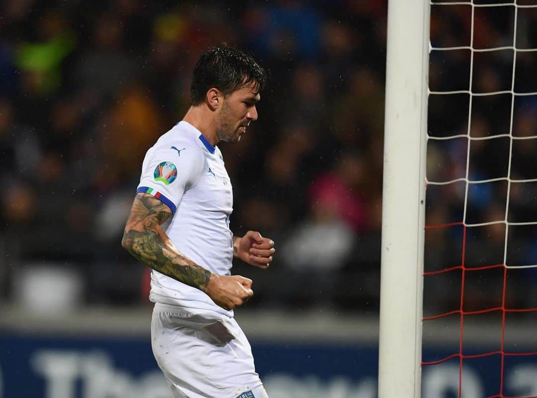 アレッシオ・ロマニョーリのインスタグラム：「Contento per il mio primo gol in Nazionale e per la vittoria✌🏻#LiechtensteinItalia 🇮🇹 #EuropeanQualifiers @euro2020 @azzurri」