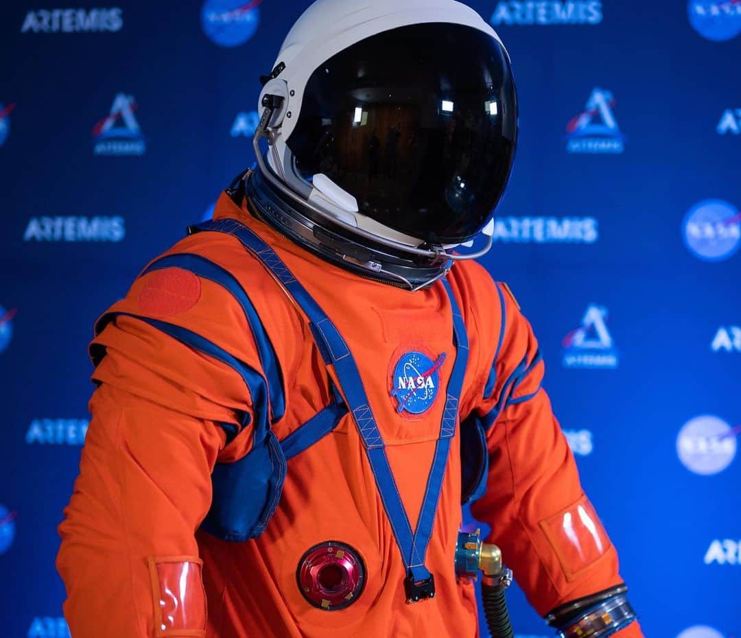 NASAさんのインスタグラム写真 - (NASAInstagram)「Showcasing: New spacesuits for #Artemis generation astronauts! ✨👩‍🚀👨‍🚀⁣⁣ ⁣⁣ The red, white and blue Exploration Extravehicular mobility Unit (xEMU) is designed for planetary missions to the Moon and Mars and spacewalks outside the station. With new upgrades such as advanced mobility, enhanced communications systems and protection from extreme temperatures - our @NASAAstronauts will be able to accomplish more complex tasks on the lunar South Pole in 2024. ⁣⁣ ⁣⁣ The orange Orion Crew Survival System (OCSS) suit is designed for launch and re-entry, high-risk situations and emergencies. With upgrades such as enhanced mobility, a lighter, stronger helmet and fire resistant material - future astronauts will be kept safe during high-intensity situations.⁣⁣ ⁣⁣ Check out the link in bio for more! ⁣⁣ ⁣⁣ #NASA #spacesuits #fashion #space #Artemis #SuitUp」10月16日 7時32分 - nasa