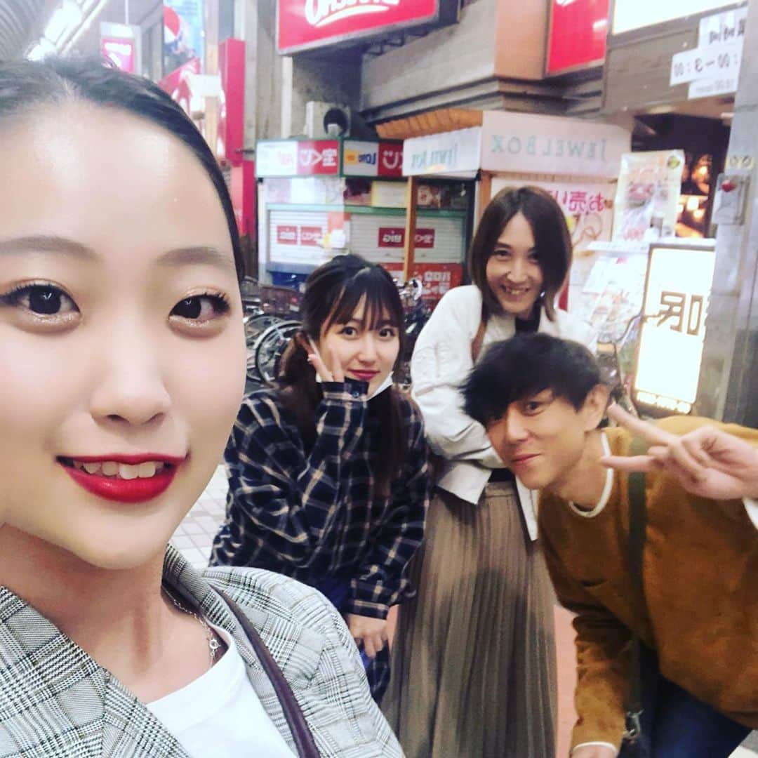 黒川忠文さんのインスタグラム写真 - (黒川忠文Instagram)「皆さま、嬉しいメッセージたくさんありがとうございまふ😊♪ オラ47歳になりました。 しっかりとした大人になるように頑張ります👍  誕生日にMotoGP8度目のチャンピオンを決めたマルク  マルケスに会えたし！  夜は家族で韓国焼肉でお祝いもしてもらい🍺ました。  まだまだ頑張る💪ぞー！」10月15日 22時33分 - kurokawatadafumi