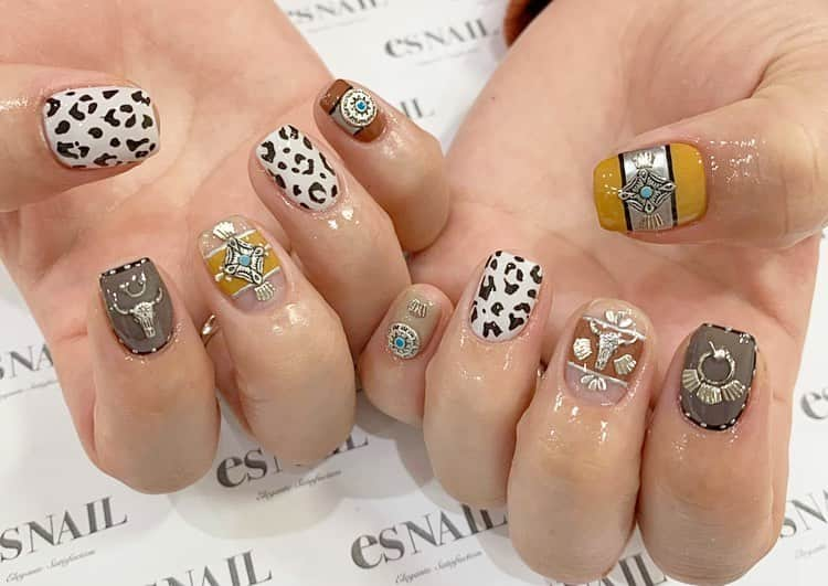 esNAILさんのインスタグラム写真 - (esNAILInstagram)「秋カラー×スタッズ⛓🧱⚙️ . . #nail#nails#nailart#naildesign#esnail#esnail_shibuya#gelnail#ネイル#エスネイル#ジェルネイル#esネイル#ネイルデザイン#美甲#tokyo#shibuya#newnail#渋谷店#新宿店#吉祥寺店#大宮店#名古屋店#大阪店#福岡店 @esnail_la」10月15日 22時38分 - esnail_japan