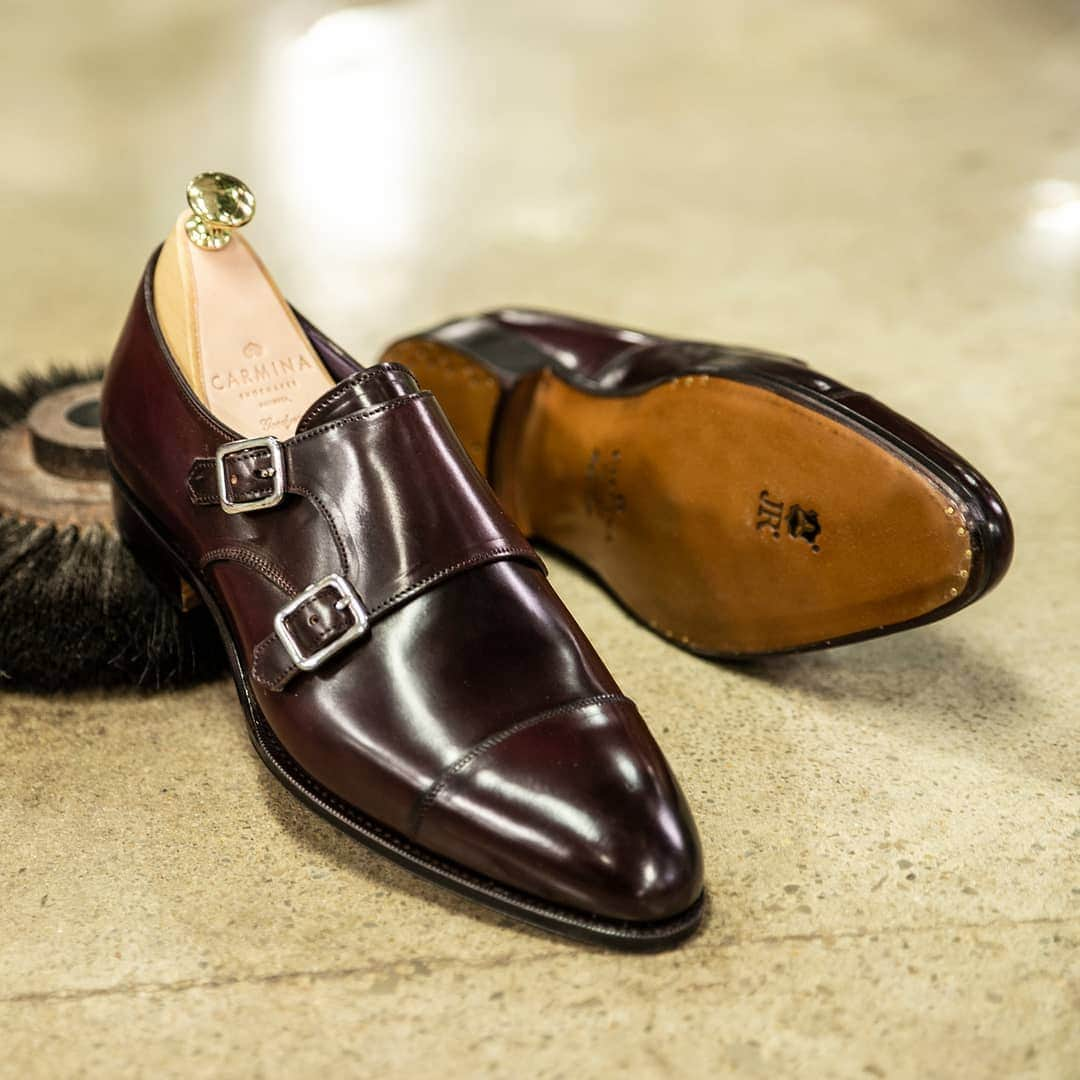 カルミナさんのインスタグラム写真 - (カルミナInstagram)「Our staple double monk strap 80250 in Color 8 @horweenleather shell cordovan. Learn more about our cordovan collection at Carmina website & stores ​ ​#carminashoemaker #carmina #カルミナ #cordovan #horween #cordovanshoes #menstyle #handmade」10月15日 22時54分 - carminashoemaker