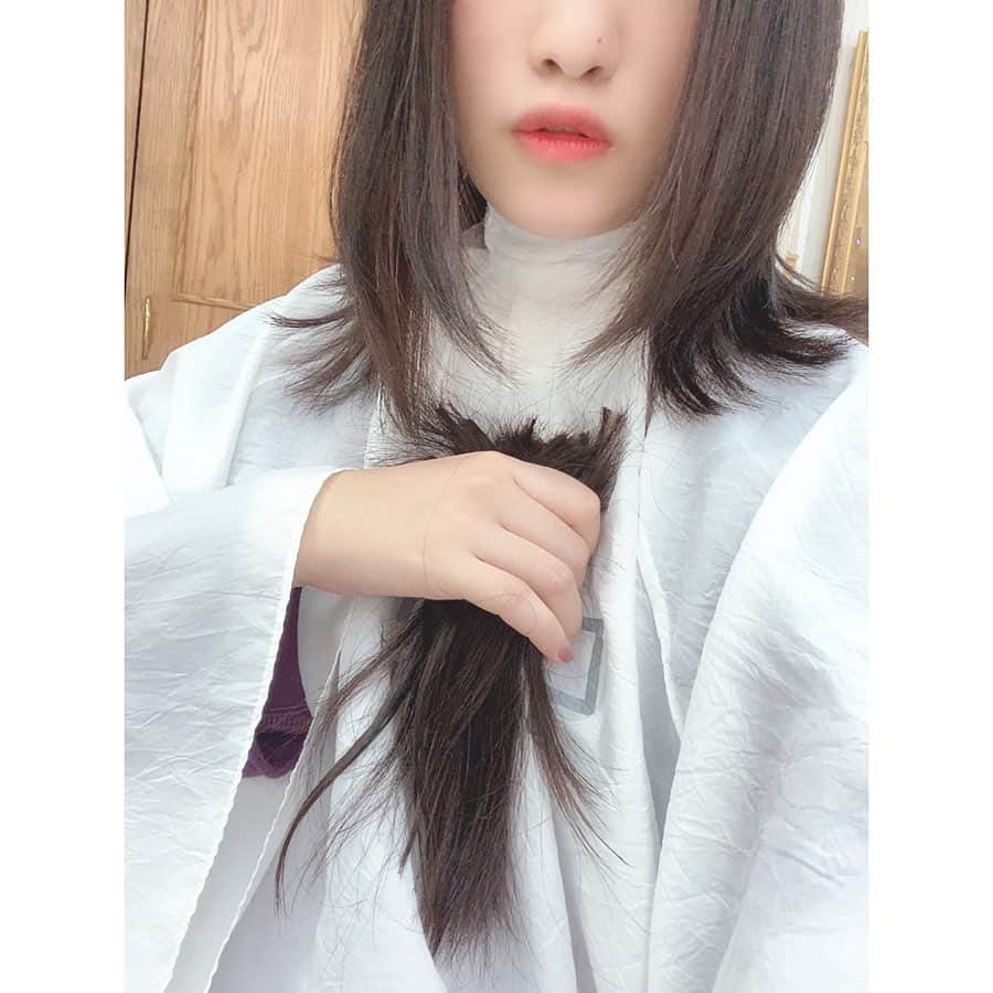 加藤一華さんのインスタグラム写真 - (加藤一華Instagram)「. 髪をバッサリ切りました💇‍♀️✨ 人生初、前髪なしのミディアムヘア！ かなりイメチェン出来たんじゃないかな、、！？🤔 . 原宿の美容室「VIRGO(ウィルゴ)」の伊藤さんにお世話になりました！ キラキラ素敵にしてくれる天才…😂 大満足！！また行きたいなー！ みんなもぜひ行ってみてね☺️🌱 . 特別に、写真も動画も沢山撮らせていただきました！！🙇‍♀️✨ . 動画はYouTubeにアップしたので いちなるのプライベートや、思い切ったカットの様子 ぜひチェックしてねーー！！！ヾ(๑╹◡╹)ﾉ" . #virgo #hairstyles #haircut #girl #hairstyle #hair #ヘアカット #イメチェン #いちなる #ボンボンTV」10月15日 22時56分 - ichika_kato