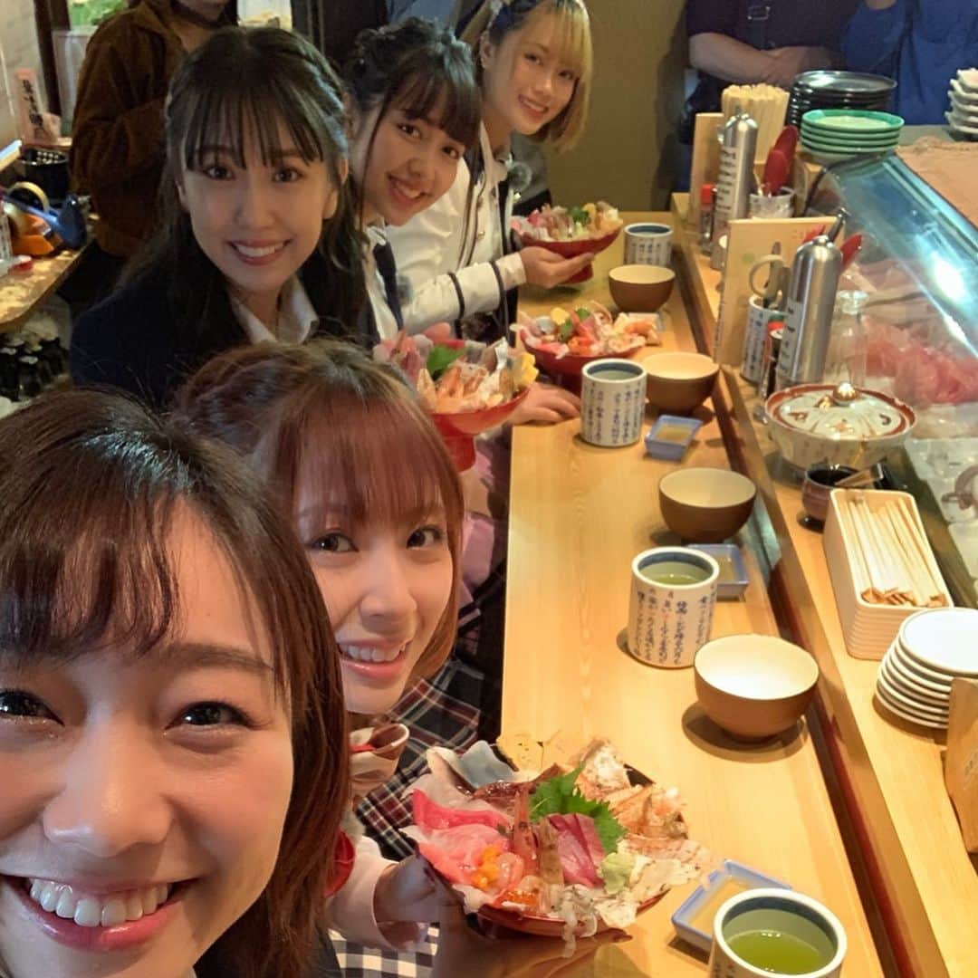 須田亜香里さんのインスタグラム写真 - (須田亜香里Instagram)「อร่อย💛 น่า รัก❤️ #funfunjapan @funfunjapan2019 #japantrip #bnk48 #ske48 #石川県 #金沢市 #近江町市場 #海鮮丼 #อร่อย #น่า รัก」10月15日 23時07分 - akarisuda