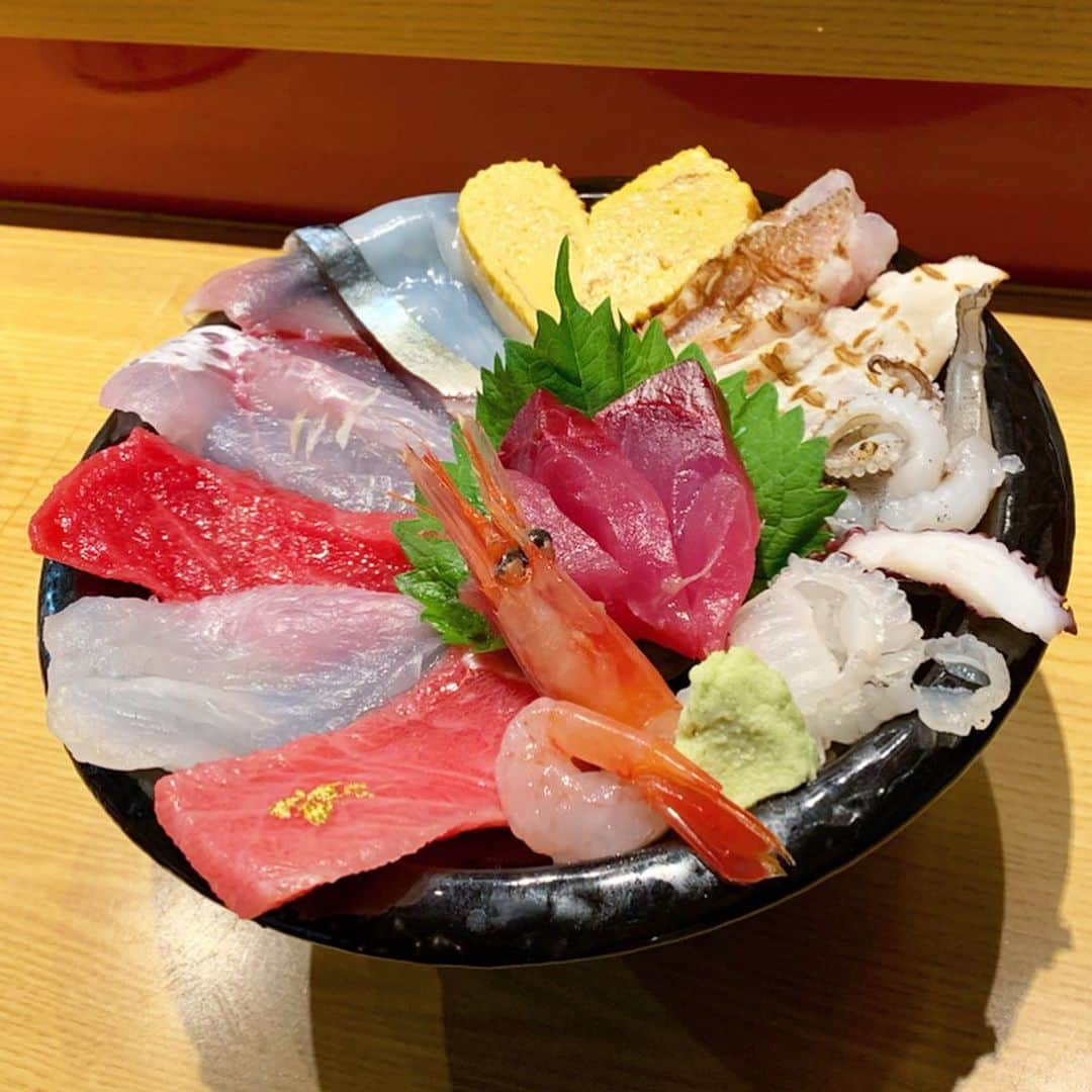 須田亜香里さんのインスタグラム写真 - (須田亜香里Instagram)「อร่อย💛 น่า รัก❤️ #funfunjapan @funfunjapan2019 #japantrip #bnk48 #ske48 #石川県 #金沢市 #近江町市場 #海鮮丼 #อร่อย #น่า รัก」10月15日 23時07分 - akarisuda