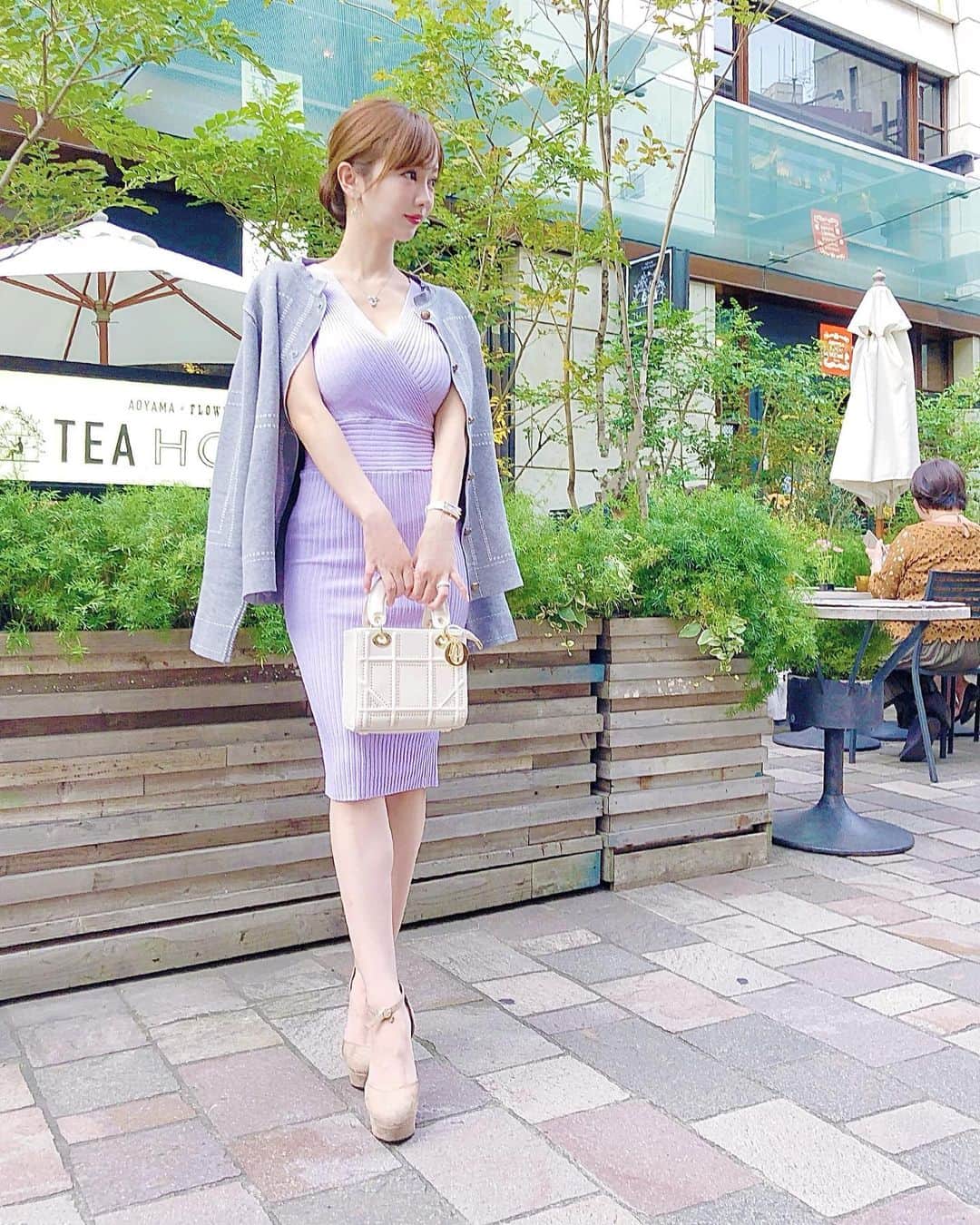 関有美子のインスタグラム：「💕💕💕 . . 先日 大好きな関西人とデートしたよ😂 . . やっぱり関西のノリが大好き。 東京も好きだけど 幼、小学校は兵庫県🙌 バリバリの関西弁つかってたなぁ . . #fashion #プチプラコーデ#tokyo #関西弁#エセ東京人#アラサー#otto#koreanfashion」