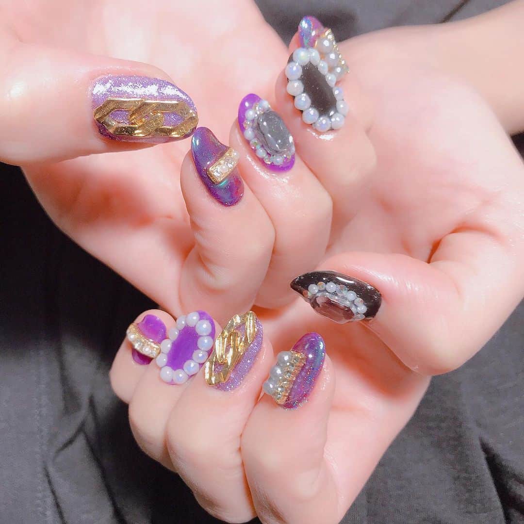 なかやまちえこのインスタグラム：「パープル💫⠀ PREGELミューズ M022 PremDoll 716.631 PlanetPowder ミーティアシャワー グリーンシルバー #nail #nails #nailart #ネイル #美甲 #ネイルアート  #clou #nagel #ongle #ongles #unghia #japanesenailart #manucure #네일 #젤네일 #네일아트 #네일리스트 #japanesenails #manicurist #gelnails #أظافر #purplenails #saki ちゃん」