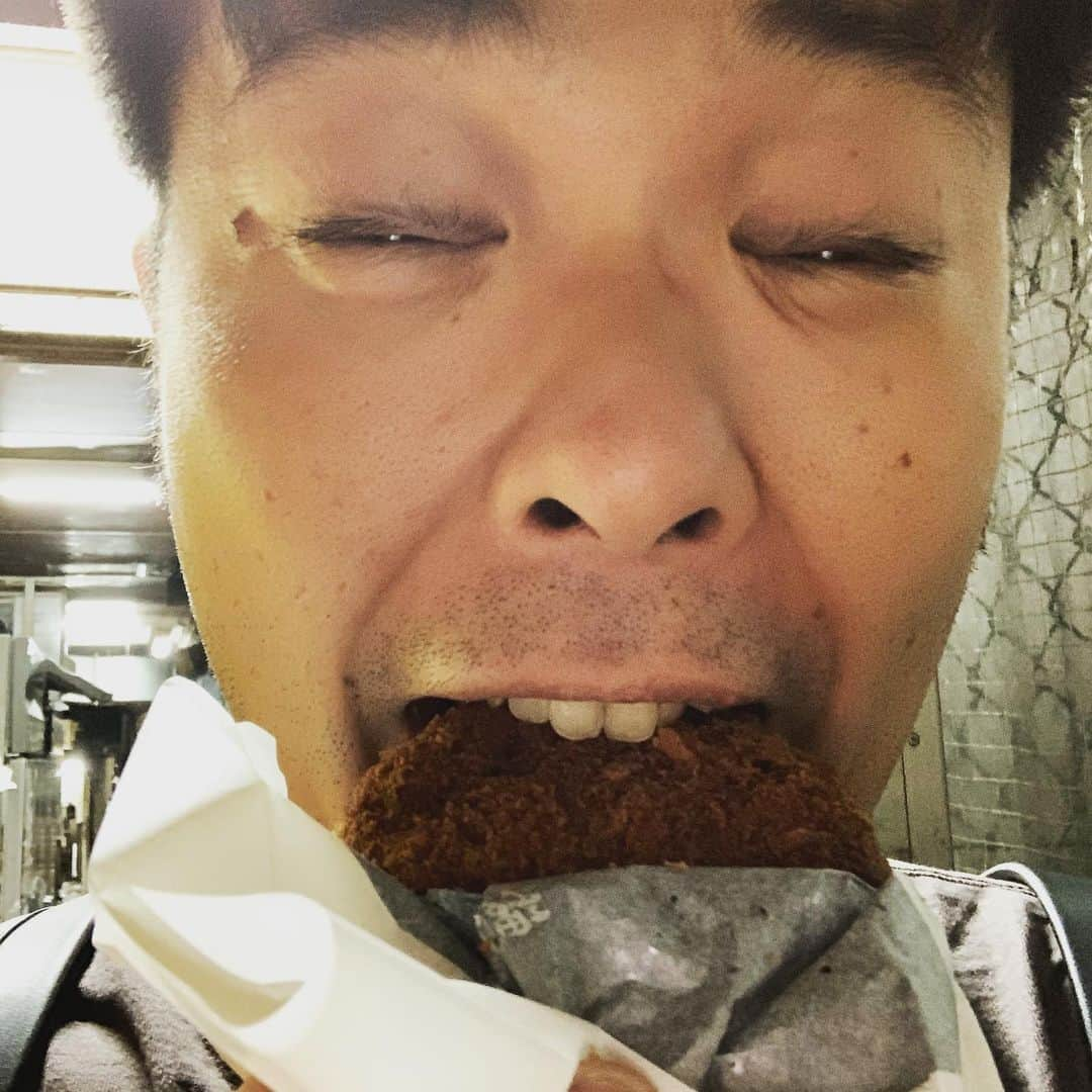 西川晃啓さんのインスタグラム写真 - (西川晃啓Instagram)「気絶メンチカツ  今日は一日飲んで食べて気絶  #あるある探検隊#レギュラー#気絶#気絶の日々#ギャグ#休日#昼飲み#浅草#ホッピー通り#まぐろ人#上野#肉の大山#メンチカツ#明日から#働くぞ」10月15日 23時17分 - kizetu