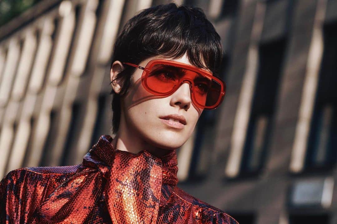 Armani Officialさんのインスタグラム写真 - (Armani OfficialInstagram)「The ultimate trend: visor sunglasses #EAsunglasses」10月15日 23時40分 - emporioarmani