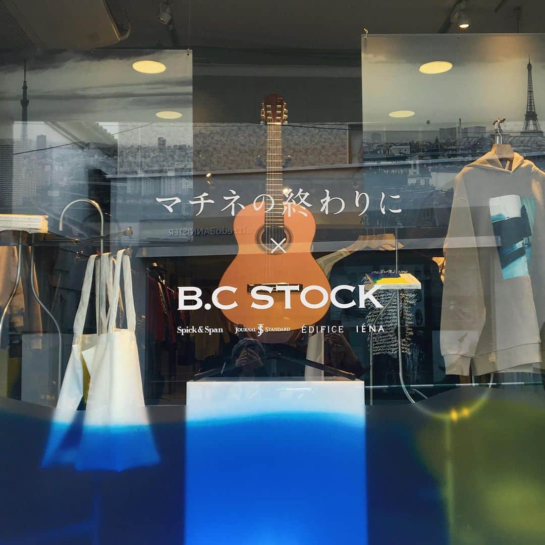 のインスタグラム：「#day . ベイクルーズのブランド"B.C STOCK" @bcstock.jp と11月1日公開の福山雅治さん主演映画"マチネの終わりに" @matinee_movie のコラボグッズトークセッションに行ってきました 👏🏿👏🏿👏🏿 どのお洋服もほんとに可愛かったし、小説は元々知ってたんだけど、今回の映画もすごく気になる ☺︎ . ゲストにfashionYouTuberのなかむ @nakamu_64  さんが来られてたんだけど最近動画見たばかりだったからびっくりした！色々なお話聞けて嬉しかった～ ⠒̫⃝⠒̫⃝⠒̫⃝ . そして、グッズを購入された方には、小説のカバーデザインがどどーんと入ったおしゃれな、限定トートバッグが貰えるみたいなので是非チェックしてみてください 🎨🎨🎨 . #ベイクルーズ  #baycrews #ベーセーストック #bcstock  #マチネの終わりに #マチネとbc #平野啓一郎 #wrwr_風景」