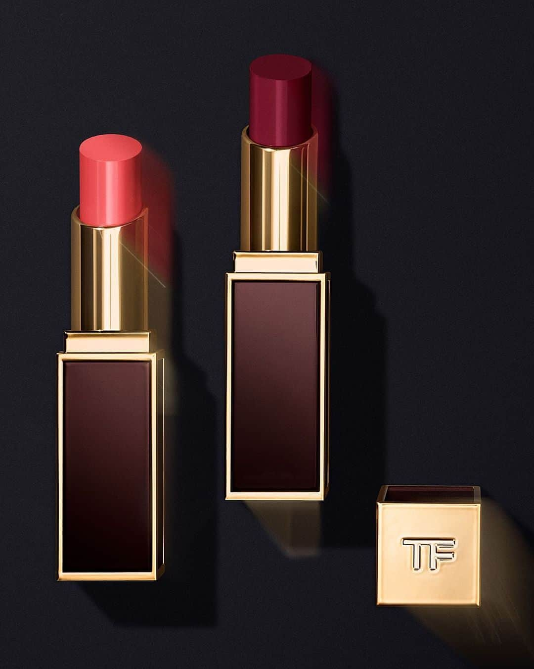 トムフォードさんのインスタグラム写真 - (トムフォードInstagram)「Discover Lip Color Satin Matte in voluptuous velvet shades featuring 07 Modern Love and 19 Stiletto. @tomfordbeauty #TOMFORD #TFLIPCOLOR」10月15日 23時42分 - tomford