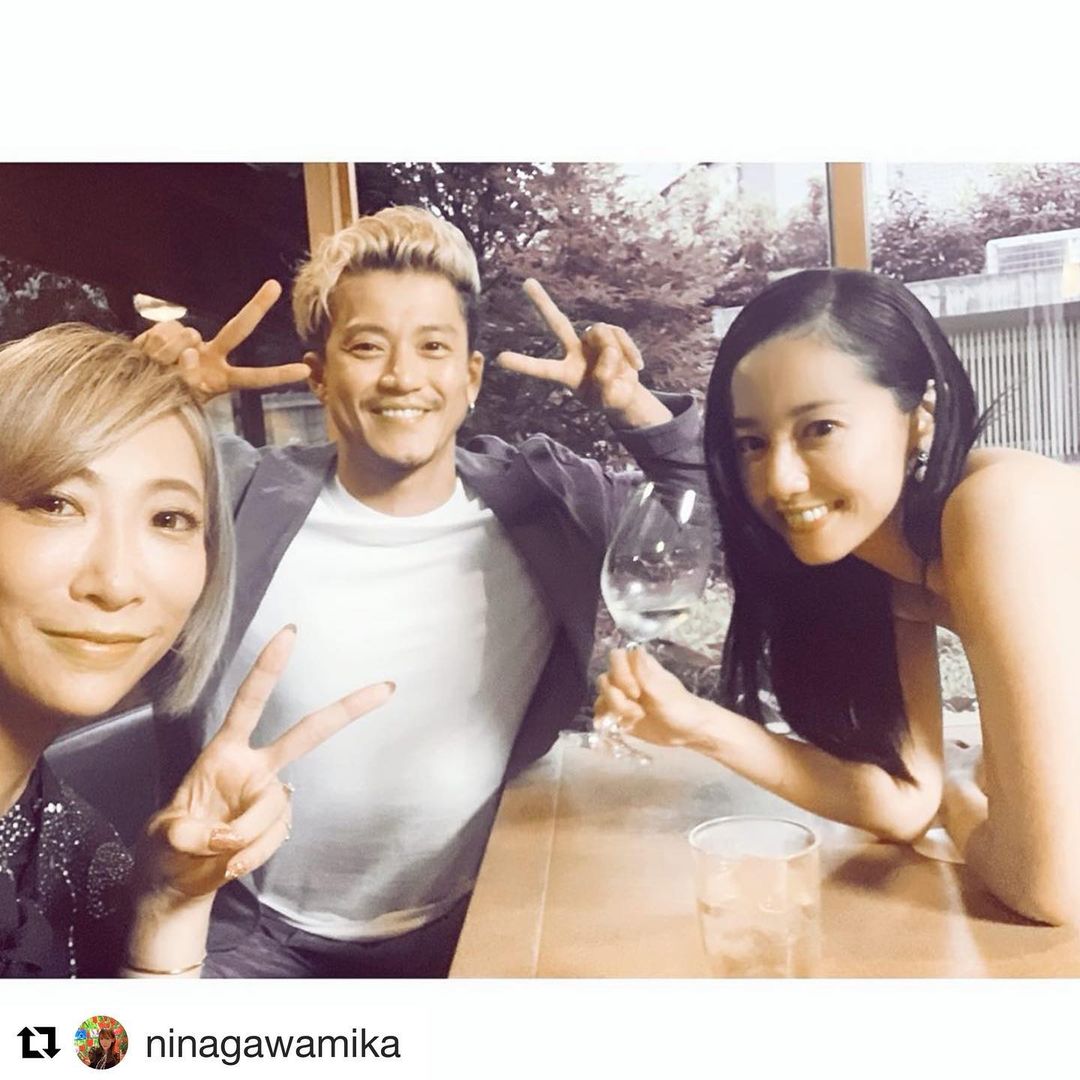 沢尻エリカファンのインスタグラム：「2019.9.22 蜷川実花Instagramより💛 #Repost @ninagawamika with @get_repost ・・・ ボクらの時代楽しんでいただけたかな？ あの後かなり盛り上がってしまって、2時間くらい飲み続け話し続けた我らでした❤️ そこでの話は流石に放送出来ないわw あー面白かった😆二人ともとても大切な人 一緒に仕事が出来たこと誇りに思います‼️ #映画人間失格 🍒 #沢尻エリカ #sawajirierika  #erikasawajiri #小栗旬 #蜷川実花 #ボクらの時代」