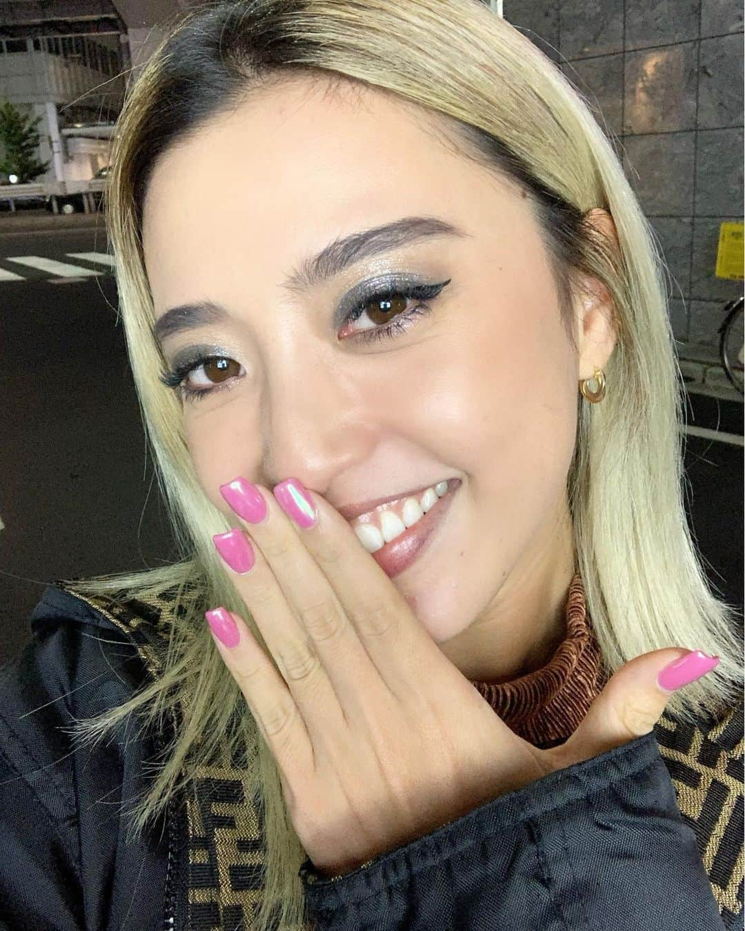 Jill&Loversさんのインスタグラム写真 - (Jill&LoversInstagram)「@alisaueno  今回のありさちゃんは短めスカルプにピンク×オーロラ🌈💕 フットは青バージョン💙  #jillandlovers #nail #nailart #paragel #gelneil#gel #ネイル #ネイルアート #me #look #love #かわいい」10月15日 23時55分 - jillandlovers