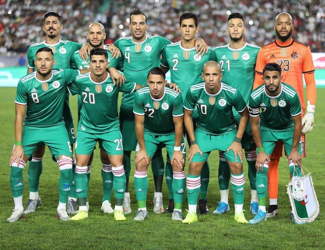 リヤド・マフレズのインスタグラム：「Game day ☺️⚽️⚽️🇩🇿」