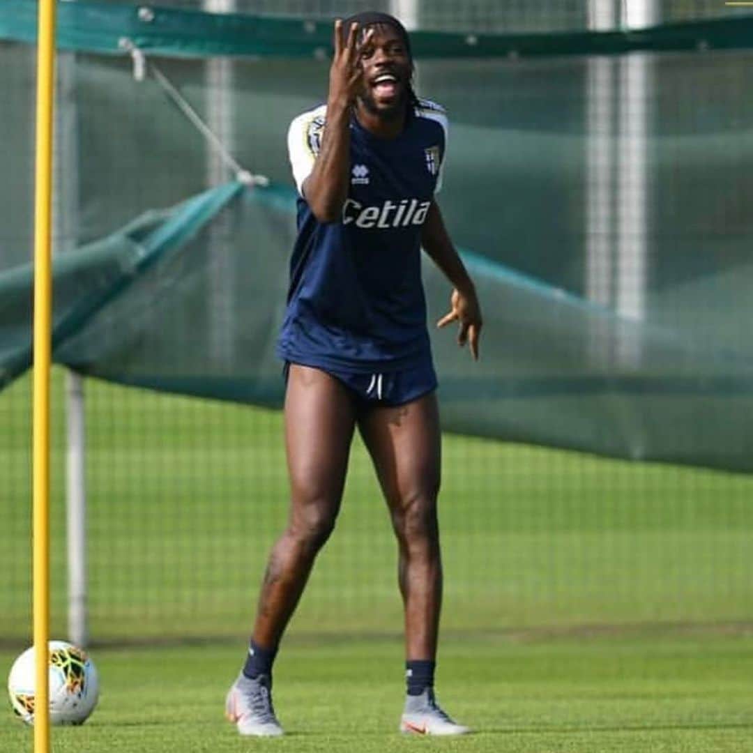 ジェルヴィーニョのインスタグラム：「😜😜😜 #3 #mood  Miei allenatori del Fantacalcio che dite tre sono sufficienti?  Dai che il prossimo sarà buono.  #FcFantacalcio 🤦🏾‍♂️ ••••••••••••••••••••••••••••••••••••••••••••••••• #fantacalcio #var #calcio #football #goal #no #italia #havefun #parma #seriea」
