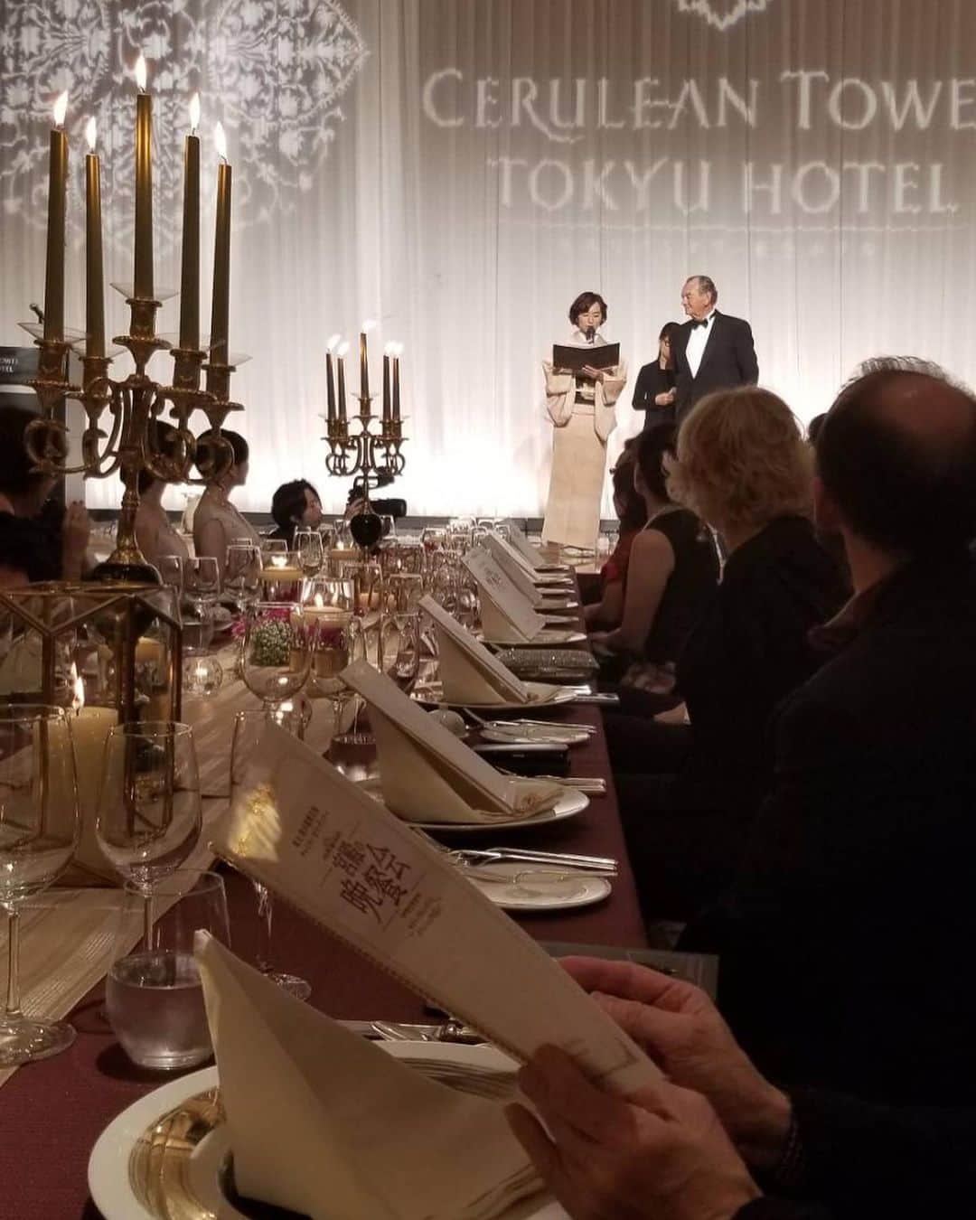 住吉美紀さんのインスタグラム写真 - (住吉美紀Instagram)「東北・熊本復興支援チャリティ ガラ・ディナー「宮殿の晩餐会」にて、司会を務めさせていただきました。 モナコ公国の宮殿料理長クリスチャン・ガルシア氏とスウェーデン王国の宮殿料理長マグナス・レーベック氏と東急ホテルズの福田総料理長の3シェフがコラボをして生み出したコースで５００人以上の方をお迎えいたしました。寄付先は宮城県気仙沼市と認定NPO法人カタリバ。 海外ではこのようなチャリティディナーがたくさんありますよね。日本でもこのような温かい趣旨のディナーがあること、そのお手伝いをさせていただけたこと、とても光栄な経験となりました。  #宮殿の晩餐会　#セルリアンタワー東急ホテル　#モナコ　#スウェーデン　#Monaco #ChristianGarcia #Sweden #MagnusAkeRehback #着物 #kimono」10月16日 0時05分 - miki_sumiyoshi