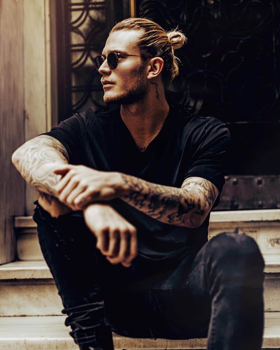 ロリス・カリウスのインスタグラム：「It’s what you do in the dark that puts you in the light ⚡️ Totally focused for our next challenges ahead 👊🏻」