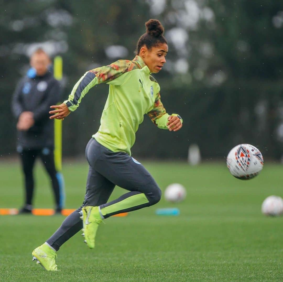 マンチェスター・シティFCさんのインスタグラム写真 - (マンチェスター・シティFCInstagram)「#UWCL READY! 👊👊👊⠀ ⠀ #ManCity」10月16日 0時38分 - mancity