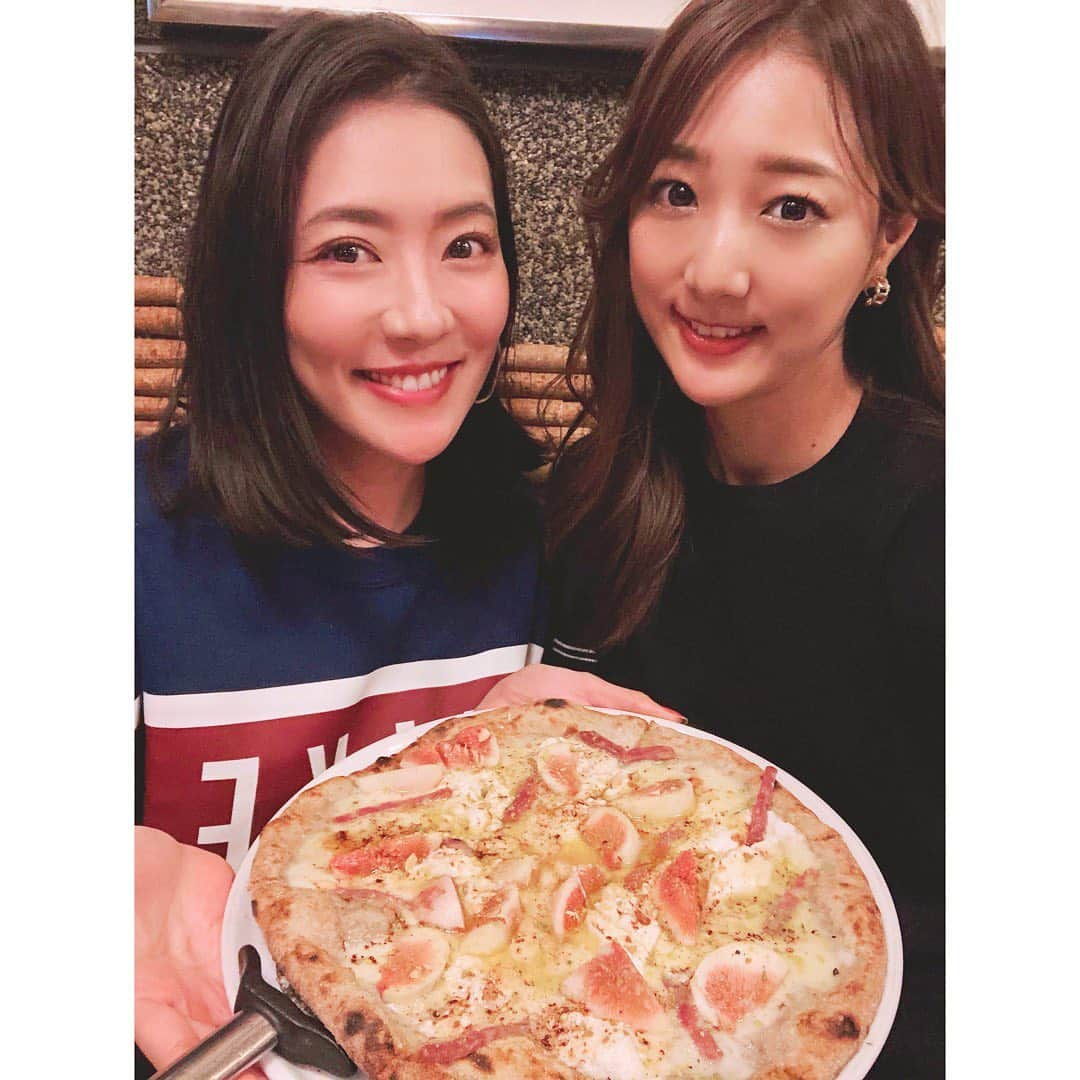 中田奈沙さんのインスタグラム写真 - (中田奈沙Instagram)「Delicious Pizzeria in Ikejiriohashi🍕❤️ @parentesi0301 池尻大橋にある百名店2019にもなっている 《Pizzeria Parentesi》へ✨ ピザ姫　@moyoko_pizza こと @moyoko_atom オススメなだけあり ピザをはじめ、季節の前菜や パスタなど、何を頼んでも美味しい🤤 * #奈沙ログ #奈沙ログin池尻大橋 * ⬅︎swipe⬅︎ ①イチジクとリコッタチーズのピザ ②ピザ姫もこよと ③ビスマルク ④⑤南瓜のラビオリ ⑥備長炭のサルシッチャ ⑦巨峰とブッラータのカプレーゼ ⑧ピスタチオのティラミス * * #pizza #pizzeria #pizzeriaparentesi #parentesi  #ravioli #burrata #foodie #foodstagram #foodpic #instafood #foodgasm #foodporn #salsiccia #ikejiriohashi #tokyo #caprese #tiramisu #ピザ #ピッツェリアパーレンテッシ #パーレンテッシ #池尻大橋 #百名店 #百名店2019 #ブッラータ #ラビオリ #サルシッチャ #カプレーゼ #ティラミス」10月16日 0時49分 - nasa_nakada