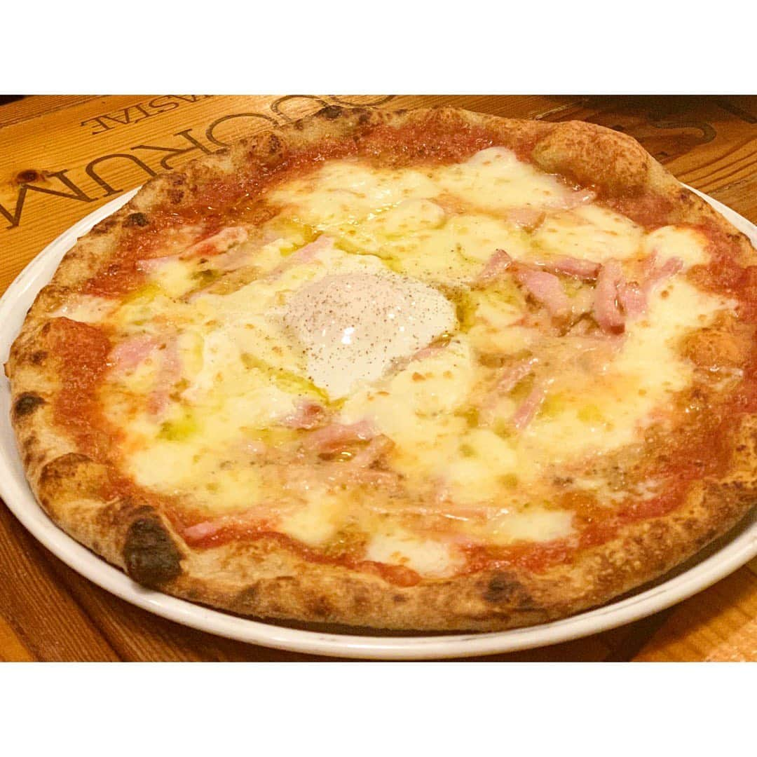 中田奈沙さんのインスタグラム写真 - (中田奈沙Instagram)「Delicious Pizzeria in Ikejiriohashi🍕❤️ @parentesi0301 池尻大橋にある百名店2019にもなっている 《Pizzeria Parentesi》へ✨ ピザ姫　@moyoko_pizza こと @moyoko_atom オススメなだけあり ピザをはじめ、季節の前菜や パスタなど、何を頼んでも美味しい🤤 * #奈沙ログ #奈沙ログin池尻大橋 * ⬅︎swipe⬅︎ ①イチジクとリコッタチーズのピザ ②ピザ姫もこよと ③ビスマルク ④⑤南瓜のラビオリ ⑥備長炭のサルシッチャ ⑦巨峰とブッラータのカプレーゼ ⑧ピスタチオのティラミス * * #pizza #pizzeria #pizzeriaparentesi #parentesi  #ravioli #burrata #foodie #foodstagram #foodpic #instafood #foodgasm #foodporn #salsiccia #ikejiriohashi #tokyo #caprese #tiramisu #ピザ #ピッツェリアパーレンテッシ #パーレンテッシ #池尻大橋 #百名店 #百名店2019 #ブッラータ #ラビオリ #サルシッチャ #カプレーゼ #ティラミス」10月16日 0時49分 - nasa_nakada