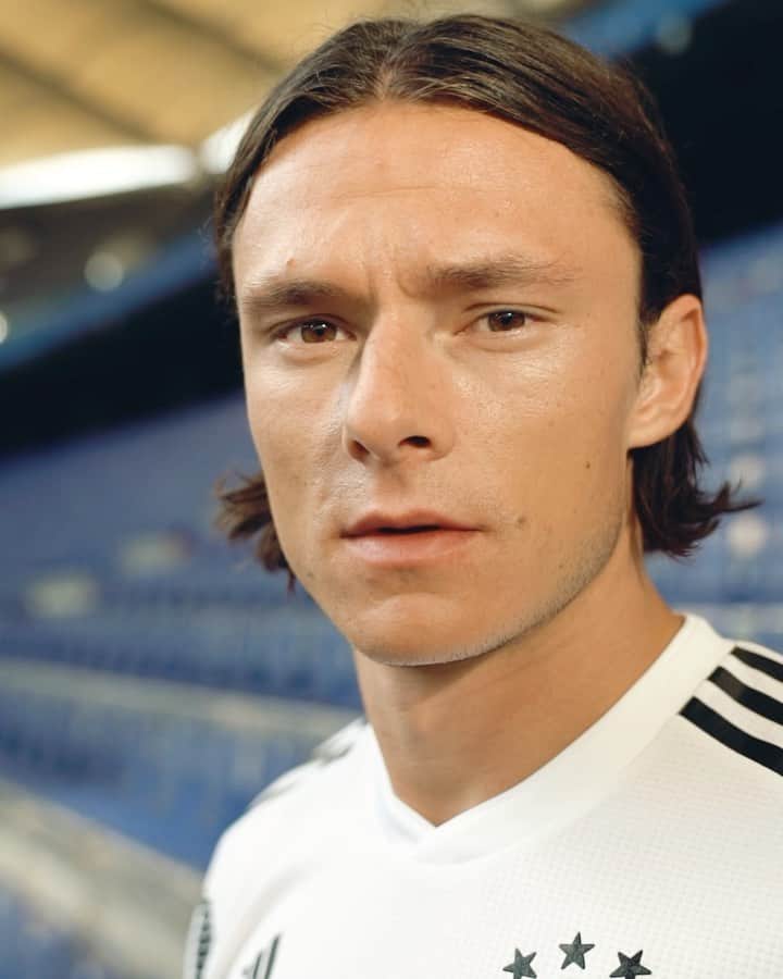 ニコ・シュルツのインスタグラム：「Taking it to the next level /// happy to join @adidas_de! #NEMEZIZ #DareToCreate @dfb_team」