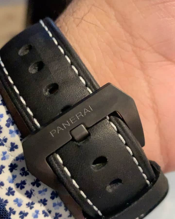 パネライのインスタグラム：「The new Luna Rossa pieces were just announced here at @siarmx  the first is a 44mm Titanium DLC GMT. @panerai #paneraicentral」