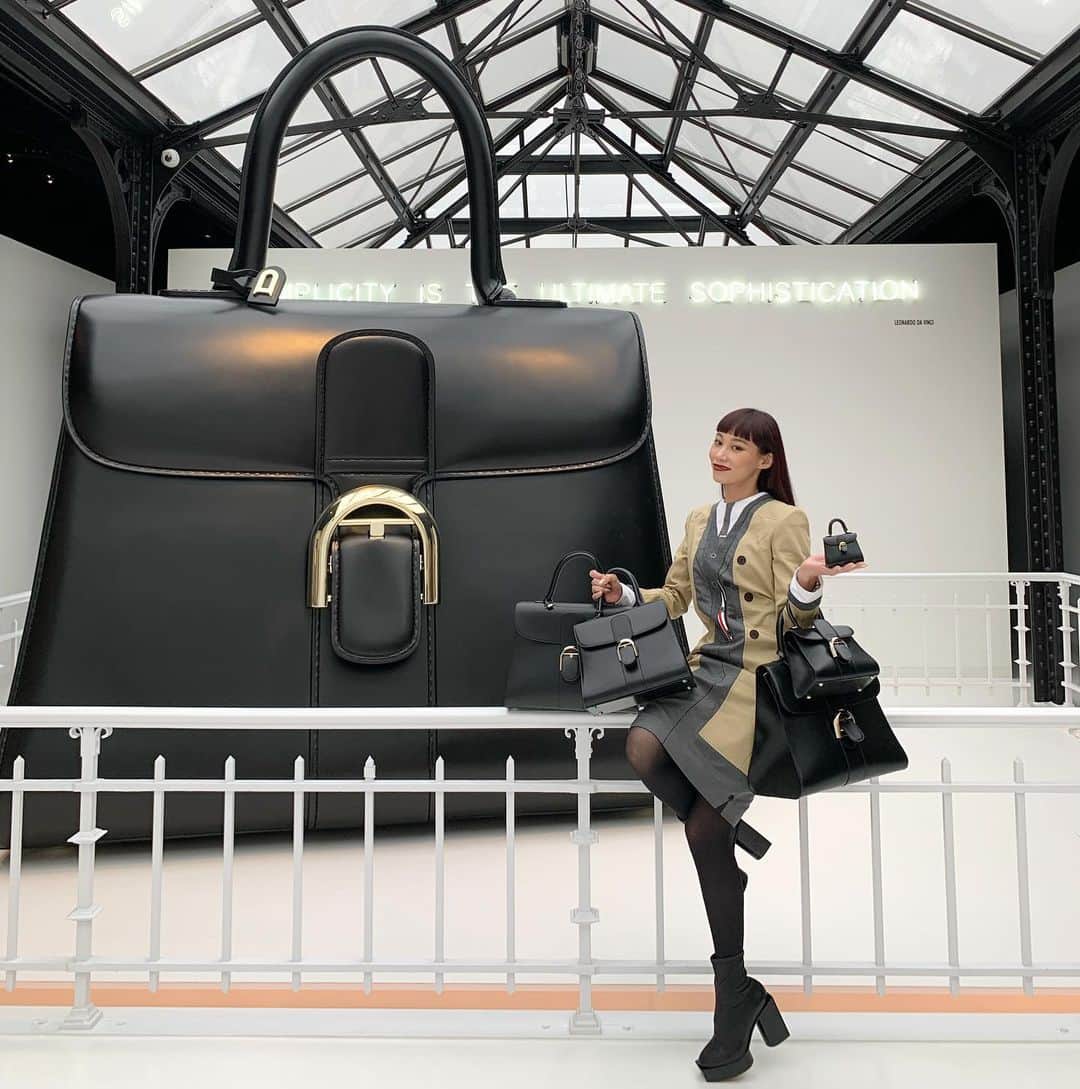 HiRAO INCのインスタグラム：「. Delvaux Museum へようこそ。  ブリュッセルのDelvaux本社に　 Delvauxの190年の歴史　＝バッグの歴史であり、ベルギーの歴史を編集して展示した博物館が完成しました。  昔は、バッグは男子の持ち物だったとか、馬車の時代は、雨が下に落ちるようカマボコ型のトランクだったとか、話が尽きなくて何時間でもいれてしまいます。  博物館への予約はDelvauxのサイトより可能です。是非行ってほしいな。」