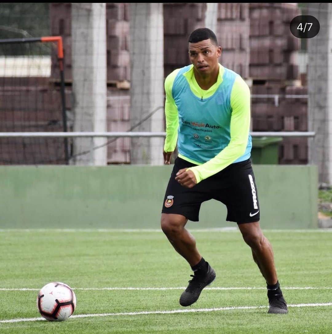 アデルラン・サントスのインスタグラム：「Foco na preparação!!!👏🏾👏🏾👏🏾👏🏾💚💚💚💚」