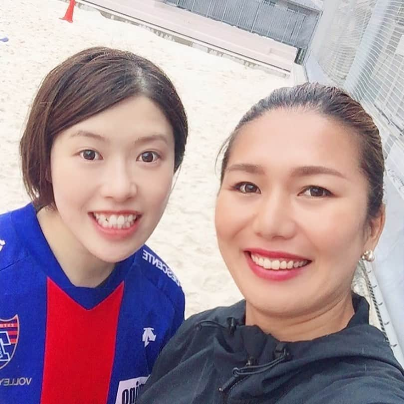 宮川紗麻亜さんのインスタグラム写真 - (宮川紗麻亜Instagram)「🌻 午後の部はビーチサッカーとビーチバレー🌟 雨の中で寒かったけど… 子供達はとても元気に楽しそにしてくれていたので良かった🎶 スタッフメンバーがサイコー過ぎて、自分達も楽しんじゃうパターンでした😜笑 #体育の日 #永福町体育館イベント#FC東京普及部 #スポーツイベント #beachsports #スポーツフェスティバル  #ビーチサッカー #beachsoccer #ビーチバレー #beachvolleyball #ウルトラQ」10月16日 3時23分 - sunflower__summer