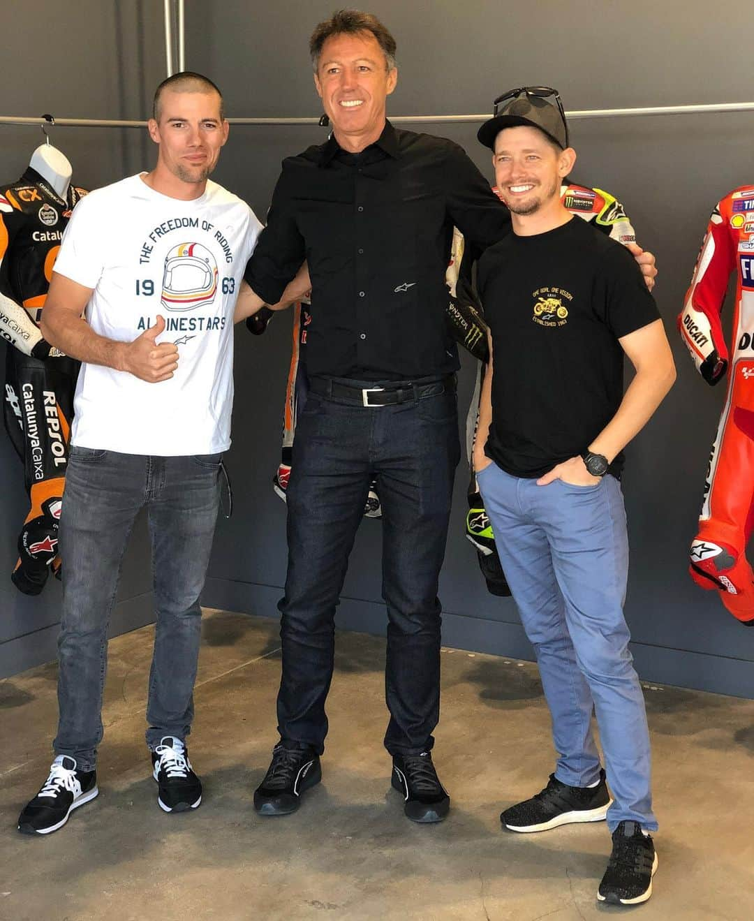 ケーシー・ストーナーさんのインスタグラム写真 - (ケーシー・ストーナーInstagram)「Quick stop in the office 👍🇺🇸 @alpinestars」10月16日 3時46分 - official_cs27