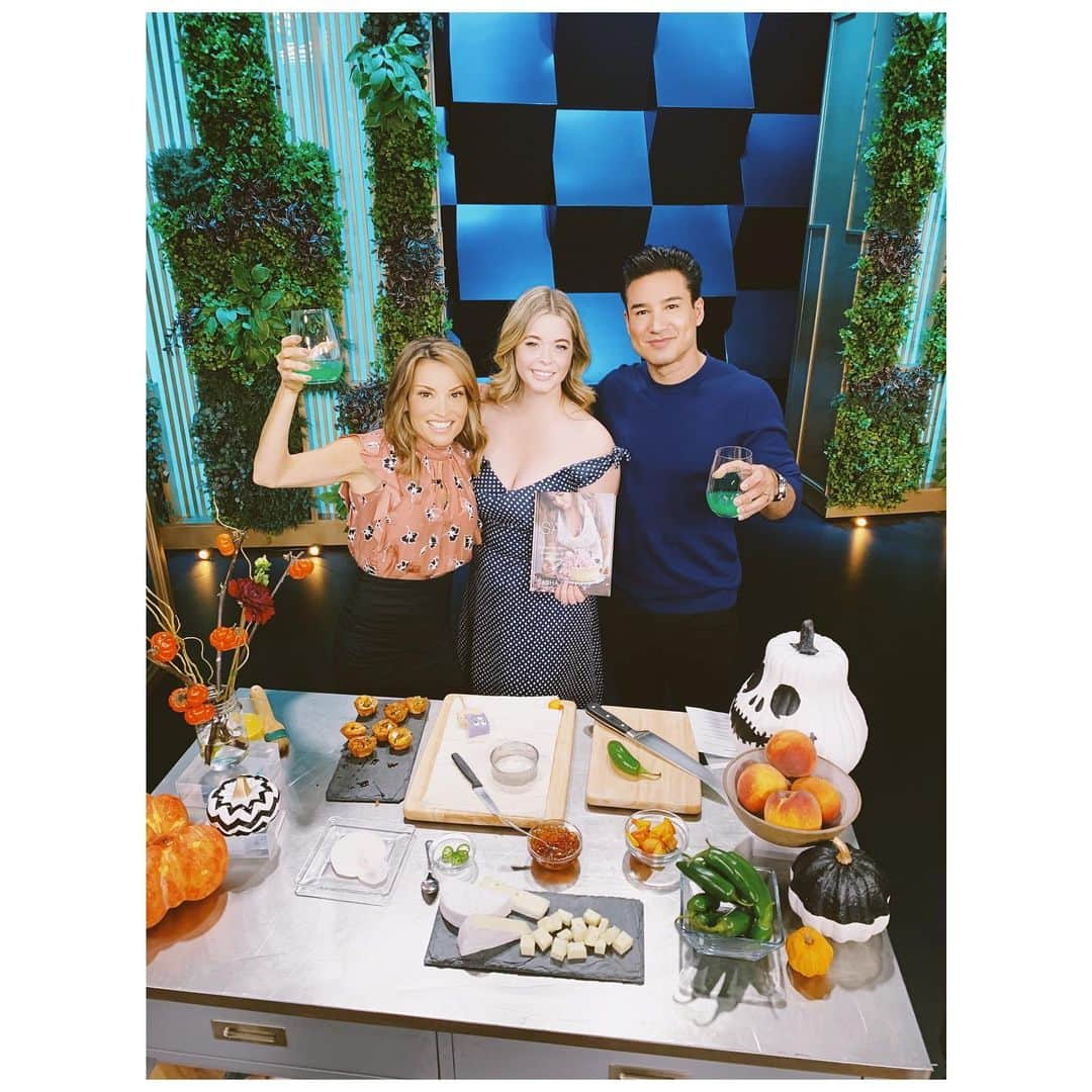 サーシャ・ピーターズさんのインスタグラム写真 - (サーシャ・ピーターズInstagram)「Had so much fun with these two. #accesshollywood #accessonline #sashaingoodtaste 🍁🥂 #allaccess」10月16日 3時55分 - sashapieterse