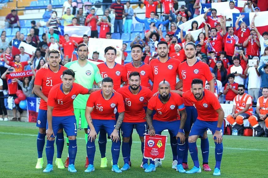 アルトゥーロ・ビダルさんのインスタグラム写真 - (アルトゥーロ・ビダルInstagram)「Gran trabajo equipo!!!👏🏼💪🏽 💪🏽 siempre es importante ganar!!!⚽️⚽️⚽️ 🇨🇱🇨🇱👑👑😉😉」10月16日 4時18分 - kingarturo23oficial