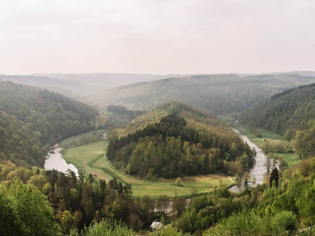 National Geographic Travelさんのインスタグラム写真 - (National Geographic TravelInstagram)「Photo by @kevinfaingnaert | The scenery west of Bouillon in the Belgian Ardennes reaches a memorable climax at Rochehaut, where a long balcony surveys a glorious view across a perfect river curl enfolded in deep forests. #belgium」10月16日 5時05分 - natgeotravel