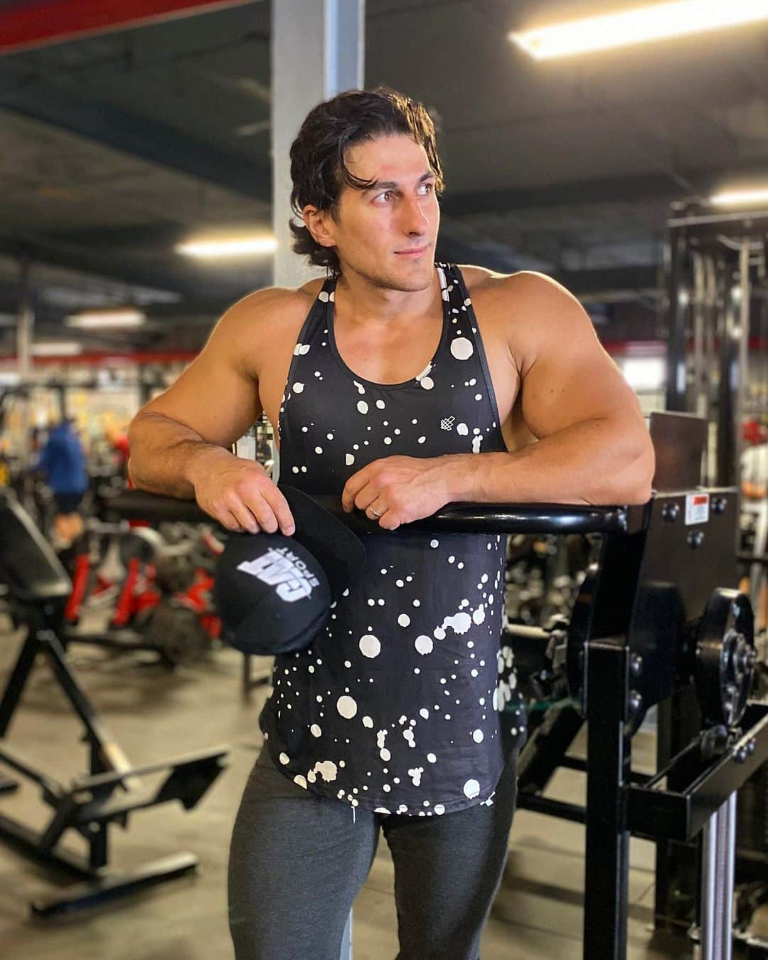 サディク・ハドゾビックさんのインスタグラム写真 - (サディク・ハドゾビックInstagram)「I am all fired up from today’s workout. And I thought it would be great to share some of the things that keep me going (in no particular order). - 1. The gym: I can’t even begin to explain the kind of joy that fills my heart when I’m in the gym lifting some iron. The gym is my happy place and my therapy hour. I love it. - 2. Progress: Getting things is not going to make you happy. Whether its money or opportunity, all those things might excite you for the moment, but the secret to real happiness is Progress! - 3. My parents: My role models are my parents. They are my pillars of strength. They are my guide and set the example of hard work and perseverance in me at an early age. - 4. My wife: She is my best friend and she inspires me to become a better man each and everyday. I love her. That’s all. - 5. Peaching what I sow: As a fitness personality and online coach setting the tone for my clients and supporters is of upmost importance. At the end of the day if you don’t have integrity and you don’t walk the walk nothing else matters. - 6. Instagram: I LOVE posting here. And the messages I get from people everyday telling me how much I inspired them has helped me to keep pushing forward. - 7. God: Without Him, I am nothing. - Those were the 7 things that keep me going! I would love to hear some the things that’s keep can you guys relate? Comment below— - By the way peep the new @jed_north stringer as well as their new fall collection 👌🏼」10月16日 5時30分 - sadikhadzovic