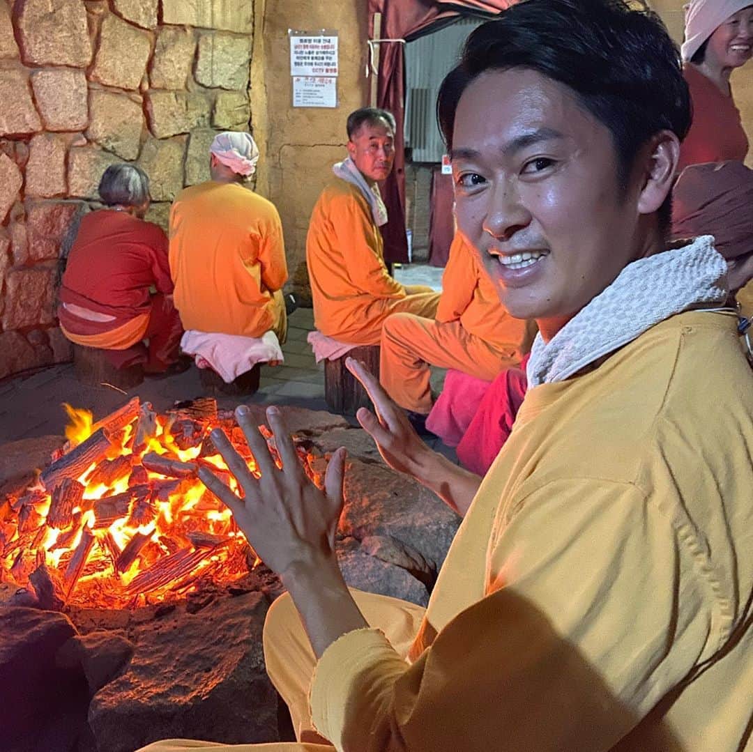木下康太郎さんのインスタグラム写真 - (木下康太郎Instagram)「* 韓国・ソウルのサウナから中継しました。  気合い入る熱さ😼 . #Mr.サンデー #実はサウナーです #この前木村とも行きました #いつかサウナ企画やりたい #サウナー #フジテレビ #アナウンサー」10月16日 16時54分 - kotaro_kinoshita0906