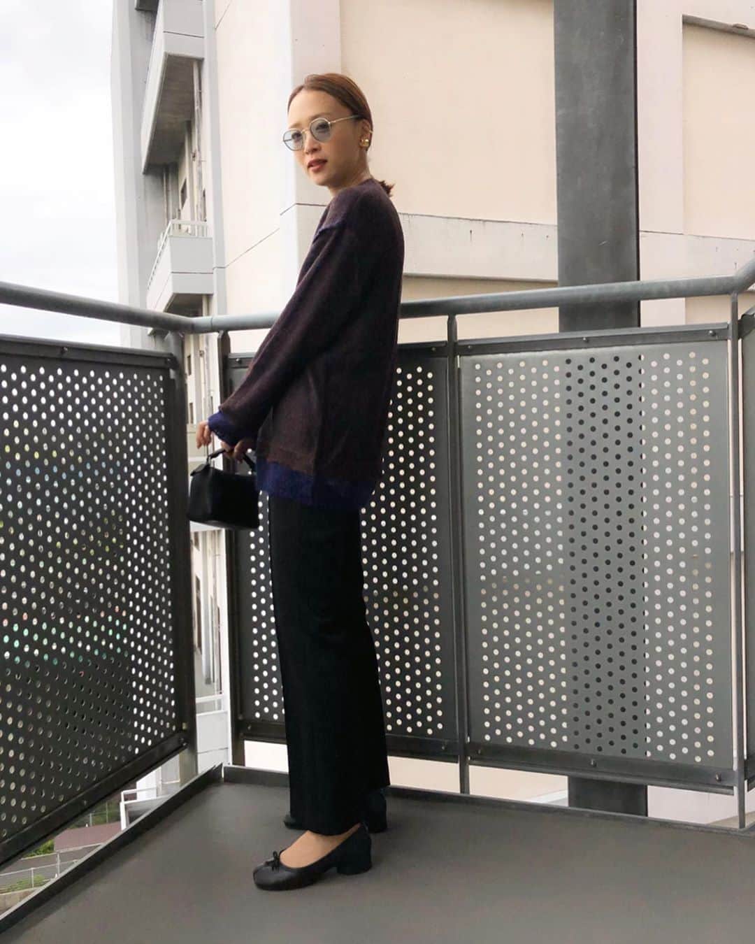 野尻美穂のインスタグラム：「モヘヤの季節〜 ざっくりしてて薄手だからアウターの下にも使いやすそう😮❤️ しかもリバーシブルなんだぜぃ🤞 #perverze  #mohair  #knit」