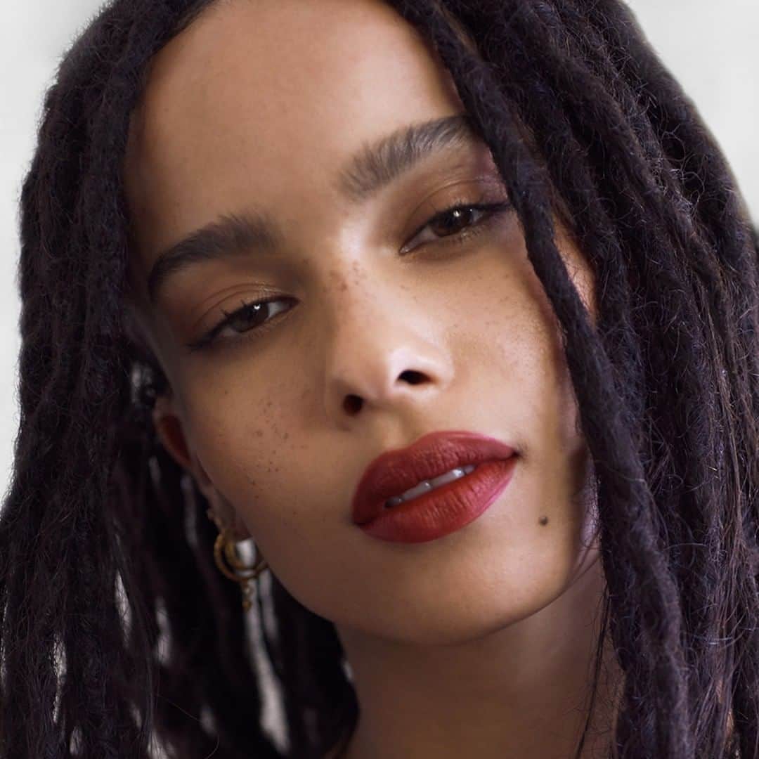 Yves Saint Laurent Beautyさんのインスタグラム写真 - (Yves Saint Laurent BeautyInstagram)「Nothing worth desiring lasts forever. Get your hands on:  ROUGE PUR COUTURE YSL x ZOË KRAVITZ in N°126 LALE’S RED @zoeisabellakravitz Available at Sephora. #yslbeauty #YSLBeautyxZoëCollection」10月16日 16時59分 - yslbeauty